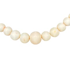 Collana di corde di corallo con perline in pelle d'angelo, rasata a mano