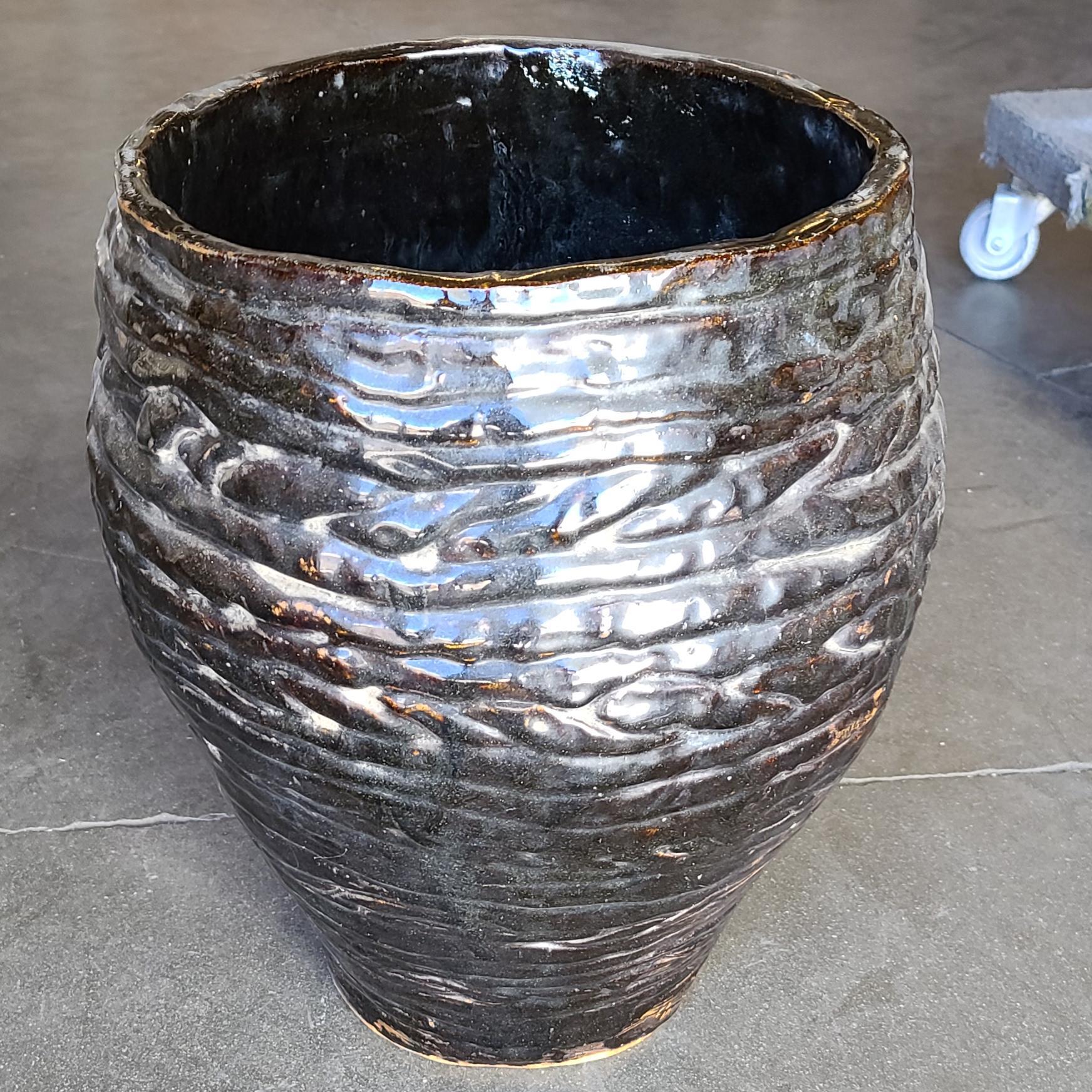 Original 1960s layered clay art pottery hand-spuned brown glazed vase / planter signé 
