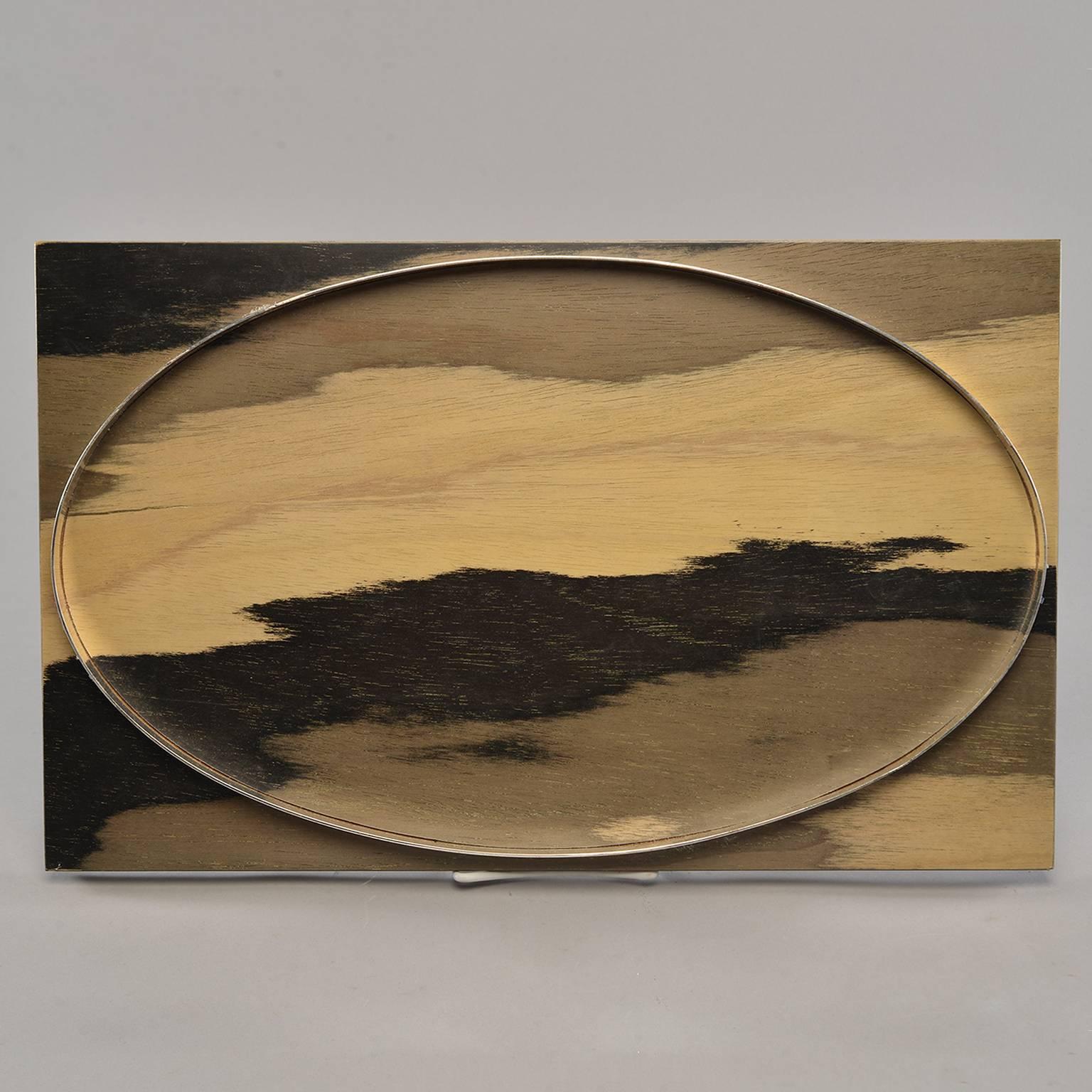 Plateau en bois teinté à la main avec insert ovale en métal en vente 2