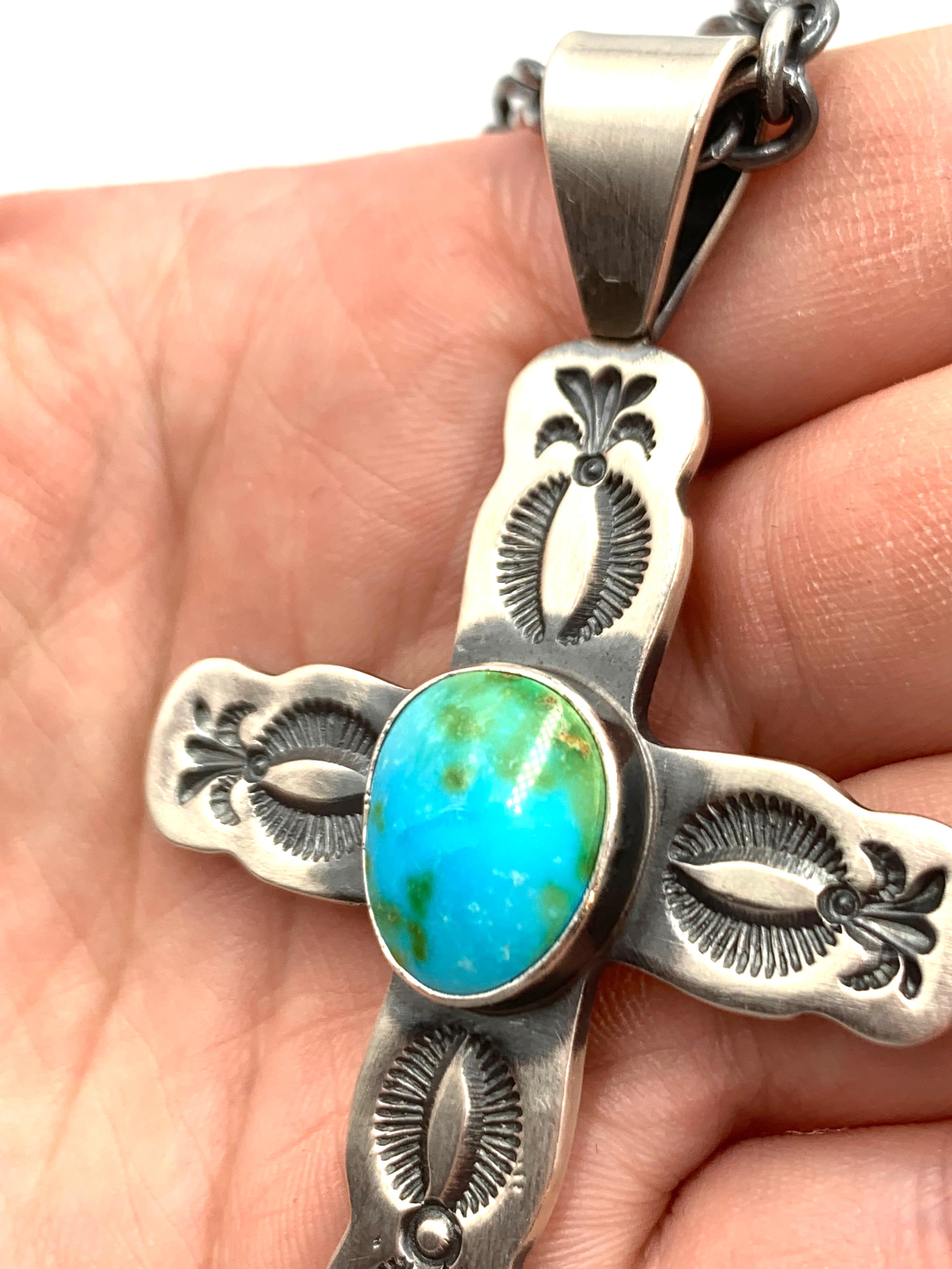 Ciondolo a forma di croce in argento Sterling stampato a mano con turchese Sonoran Gold in vendita 6