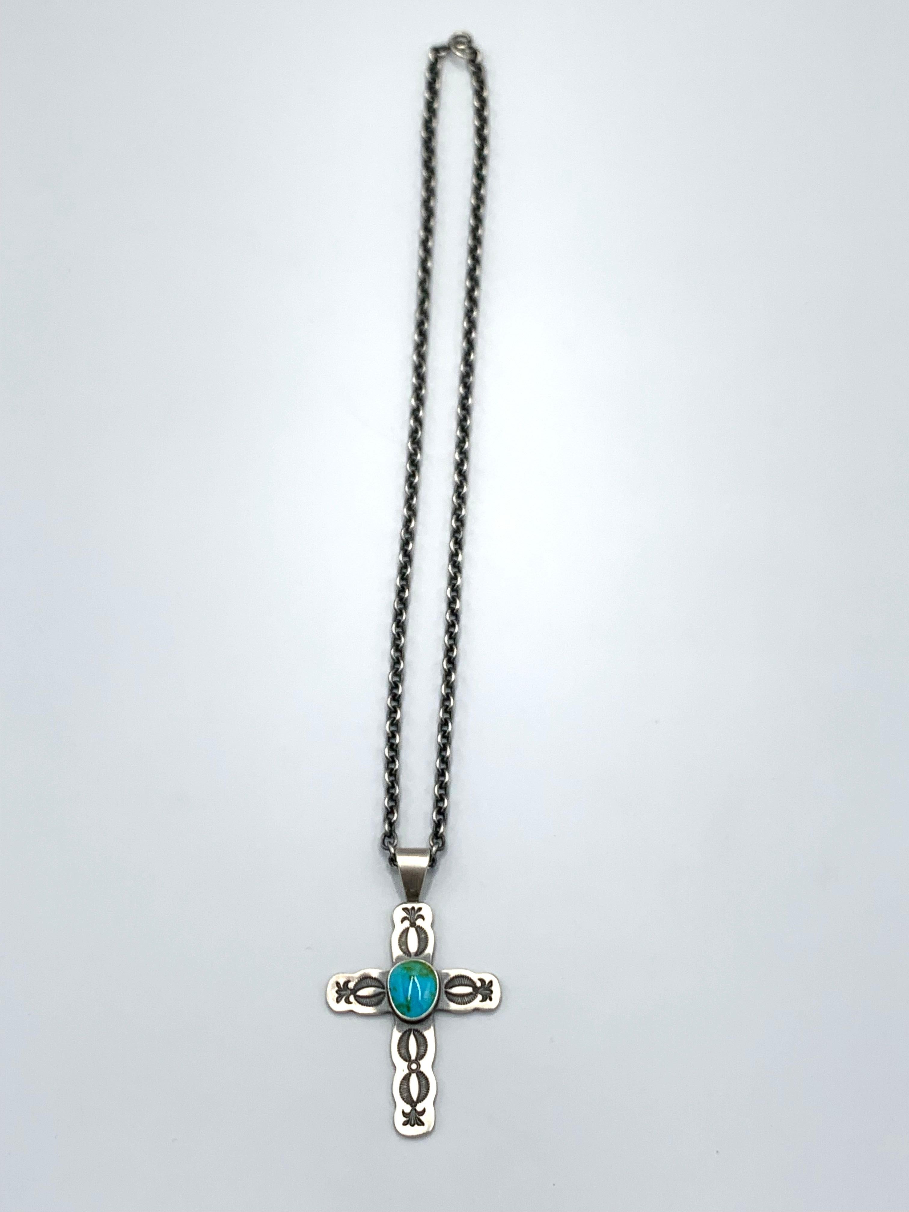 Ciondolo a forma di croce in argento Sterling stampato a mano con turchese Sonoran Gold in vendita 2