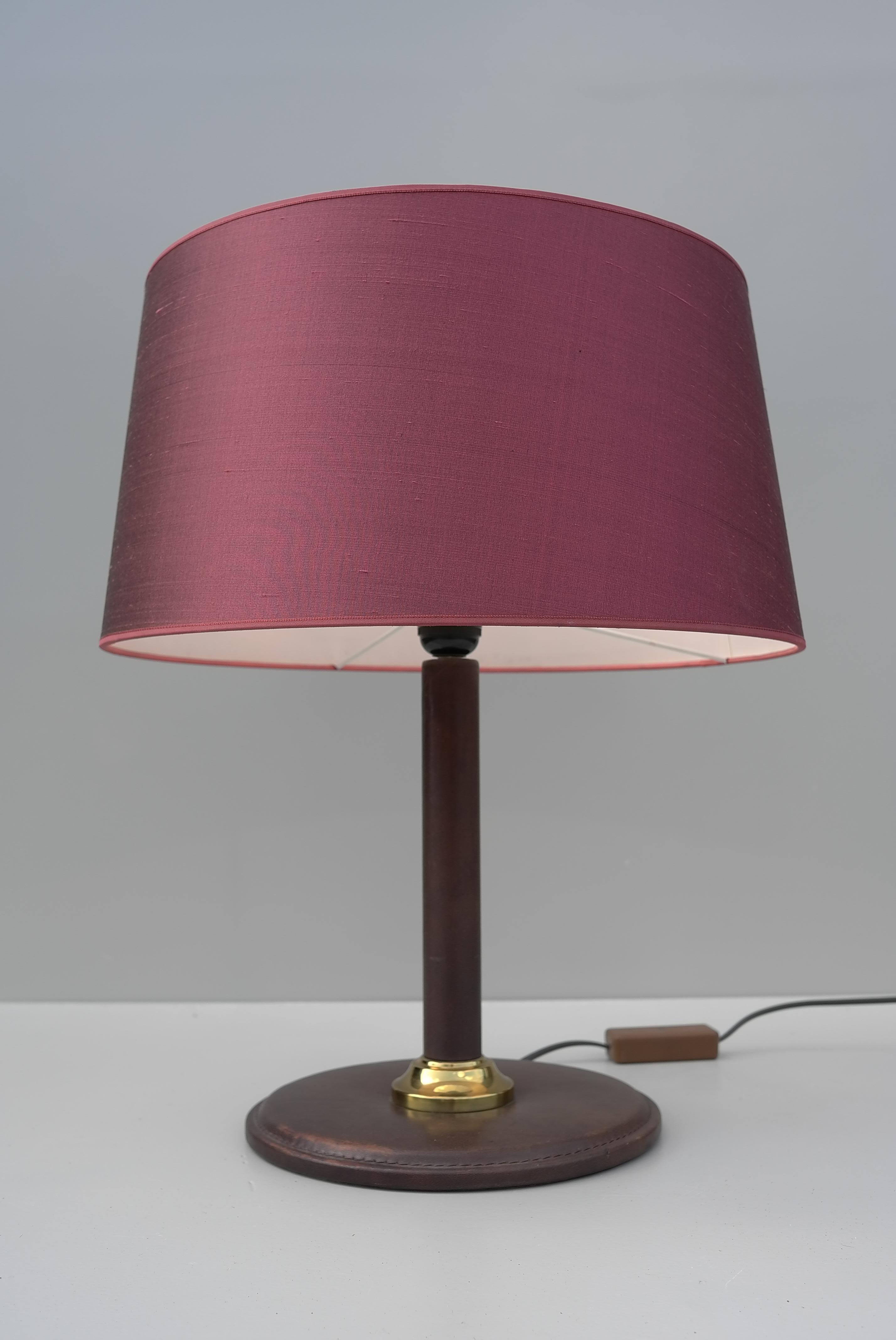 French Hand-Stitched Brown Leather Table Lamp with Silk Deep Pink Shade, France, 1960s For Sale