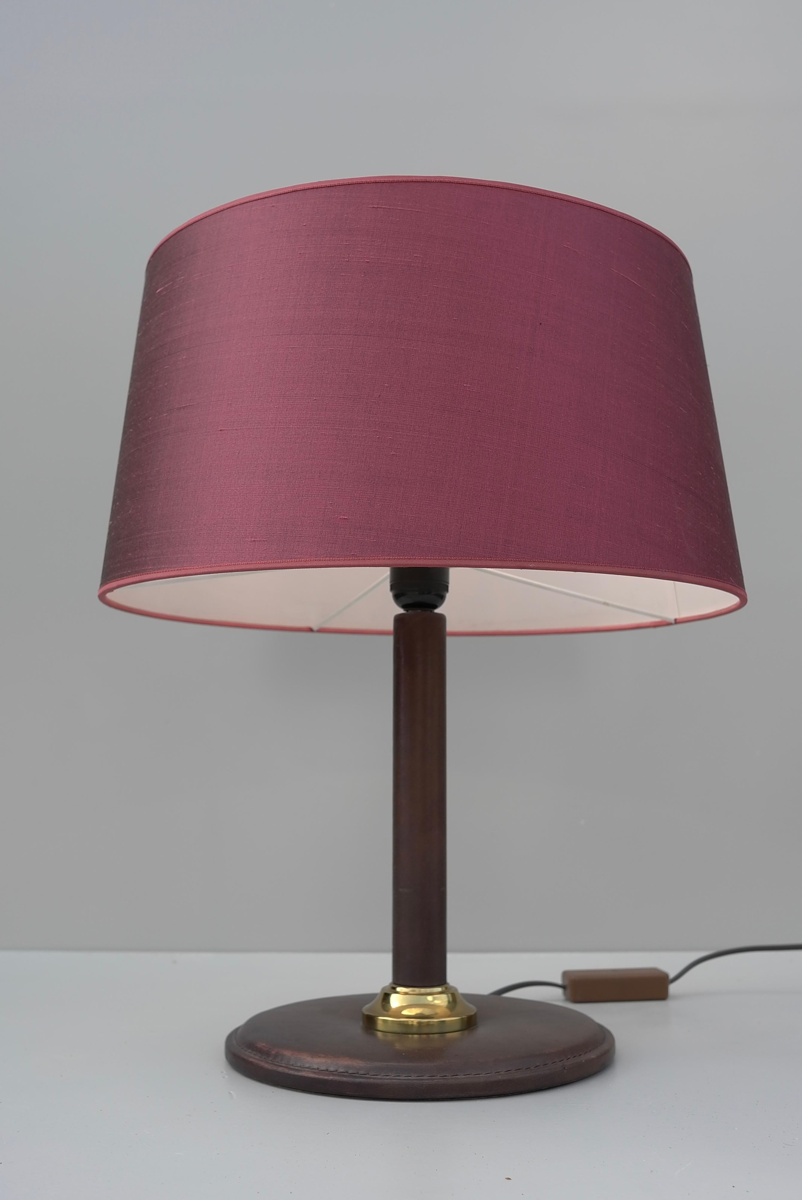 20th Century Hand-Stitched Brown Leather Table Lamp with Silk Deep Pink Shade, France, 1960s For Sale