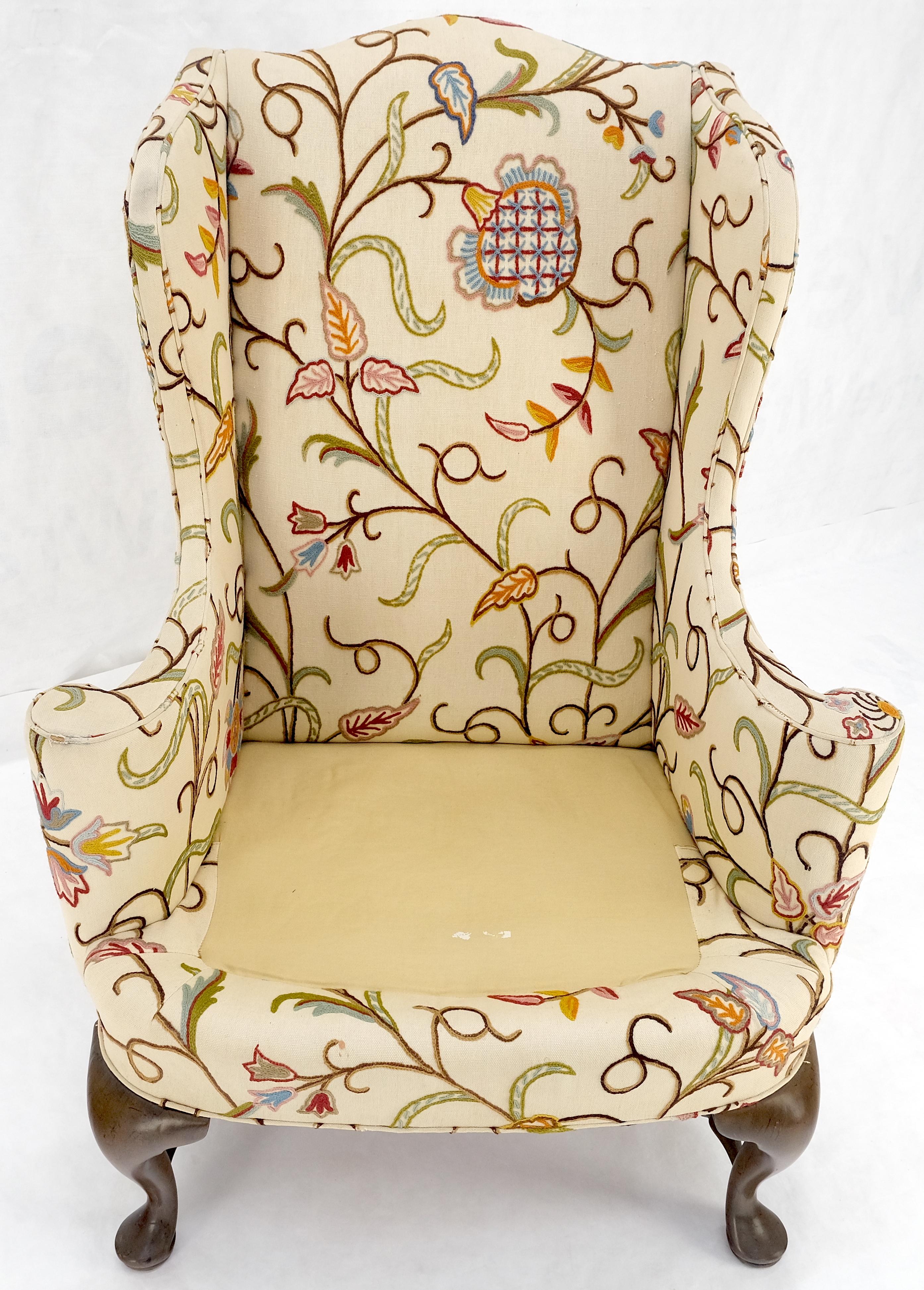 Stitch by Stitch a mano con motivi floreali, ampia base Queen Anne, sedia da salotto Wind Club 1940s in vendita 2