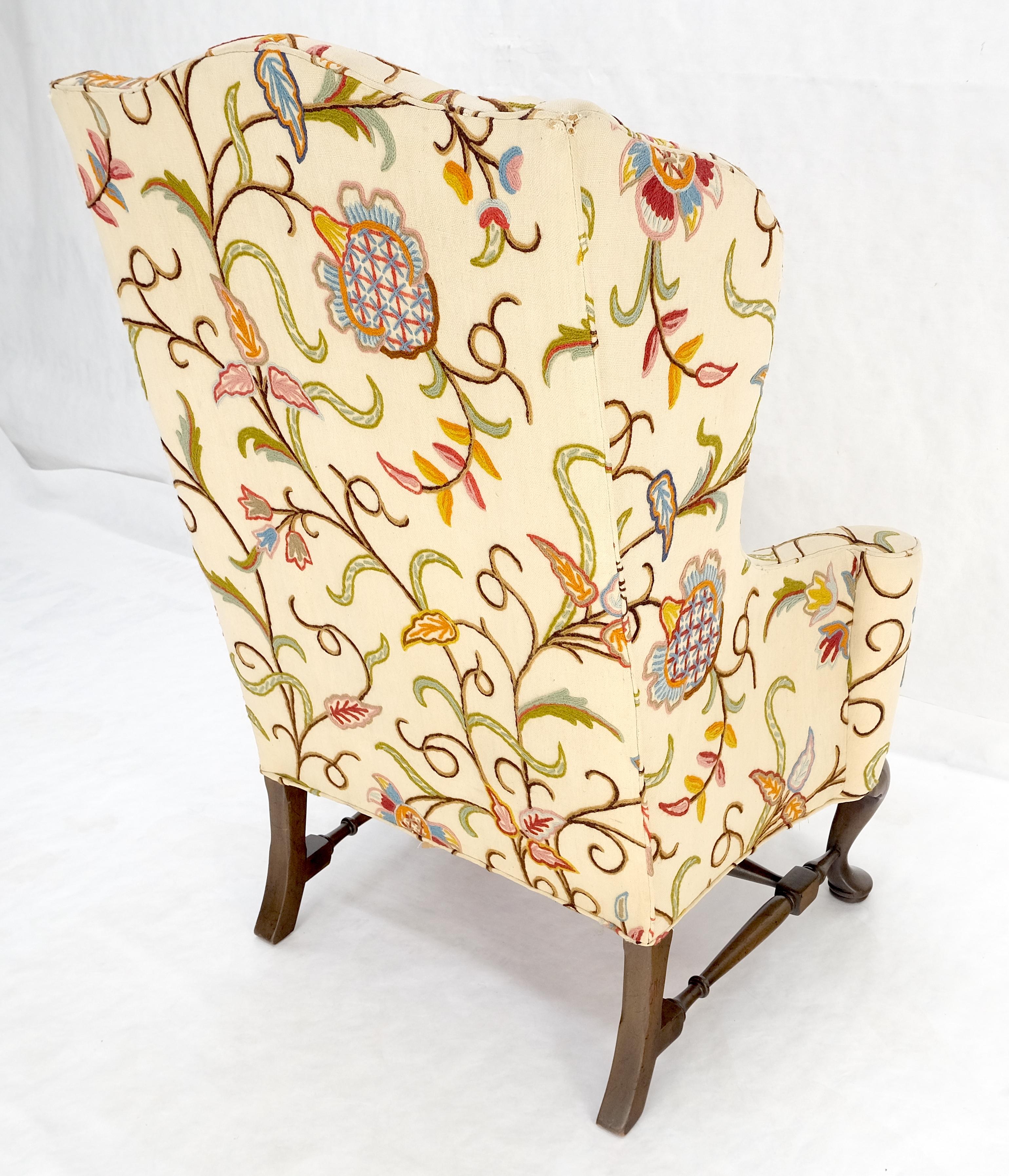 Stitch by Stitch a mano con motivi floreali, ampia base Queen Anne, sedia da salotto Wind Club 1940s in vendita 4