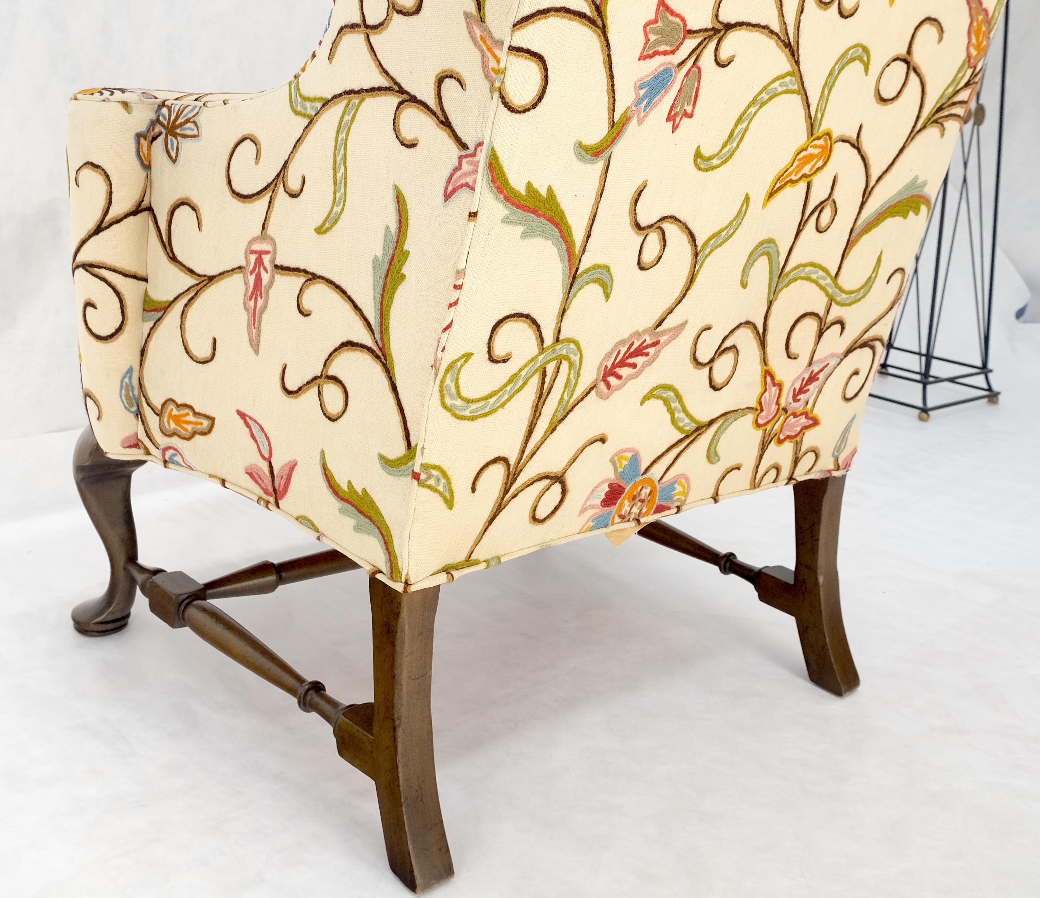 Stitch by Stitch a mano con motivi floreali, ampia base Queen Anne, sedia da salotto Wind Club 1940s in vendita 6