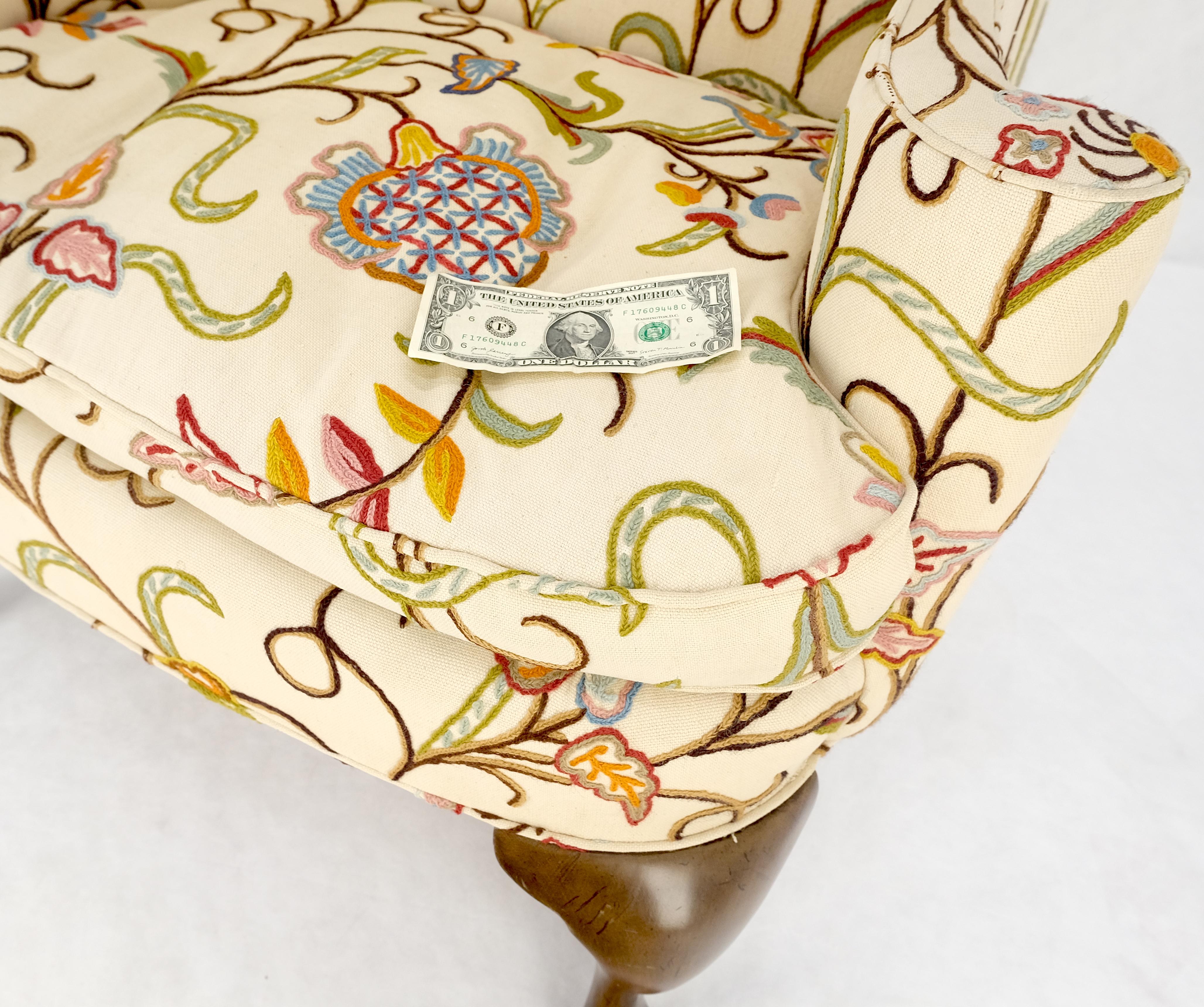 Stitch by Stitch a mano con motivi floreali, ampia base Queen Anne, sedia da salotto Wind Club 1940s in vendita 7