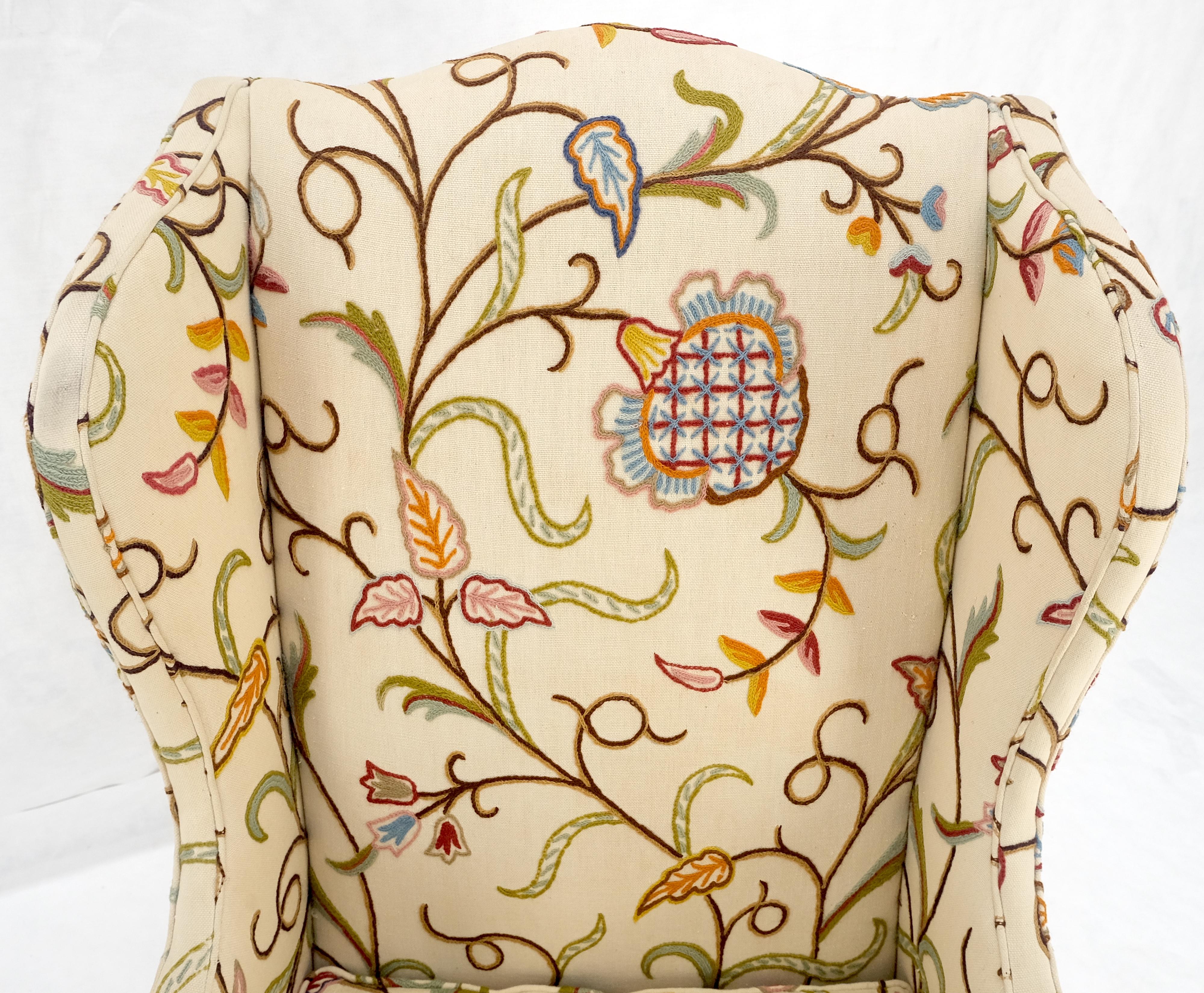 Regina Anna Stitch by Stitch a mano con motivi floreali, ampia base Queen Anne, sedia da salotto Wind Club 1940s in vendita