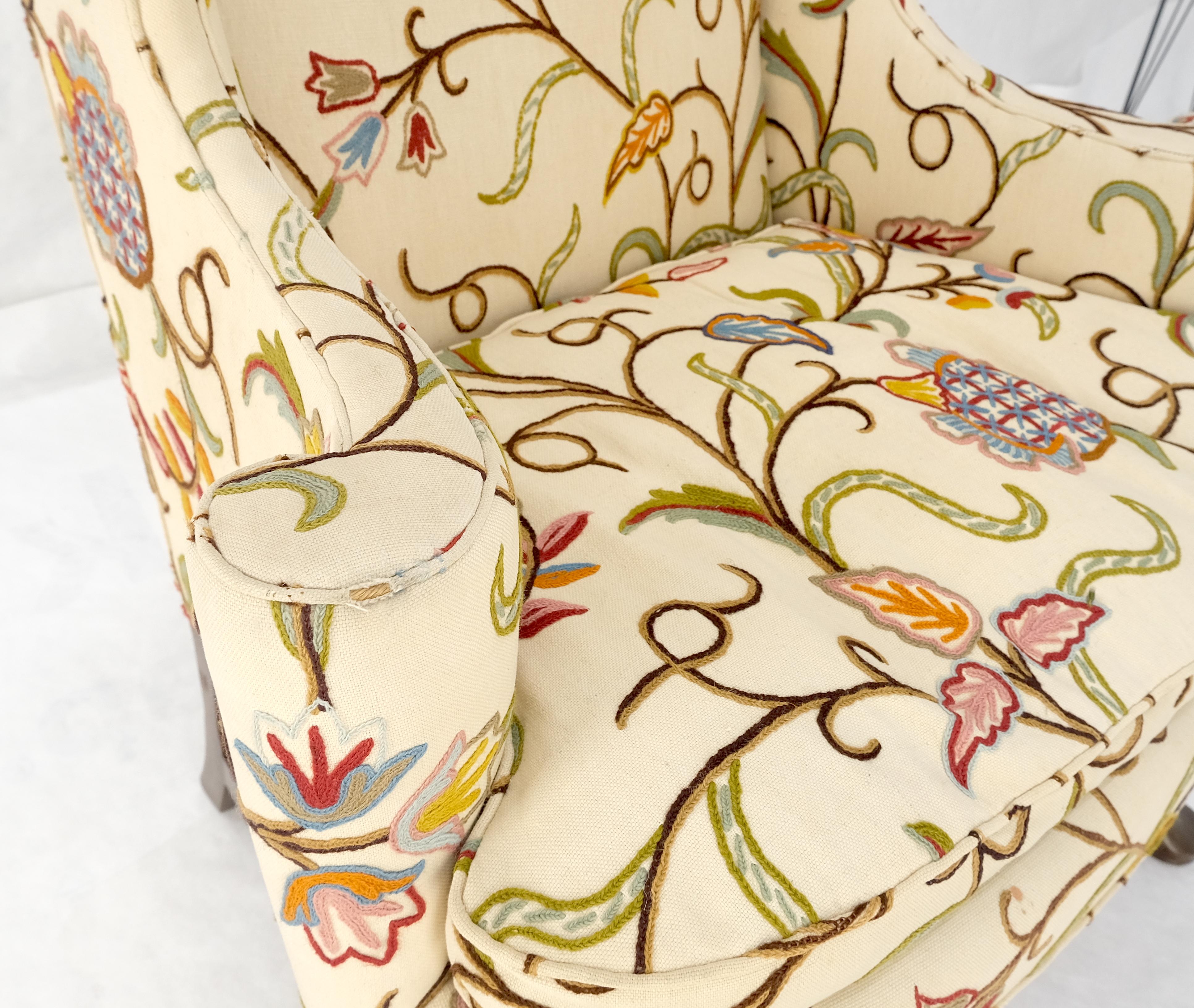 Laccato Stitch by Stitch a mano con motivi floreali, ampia base Queen Anne, sedia da salotto Wind Club 1940s in vendita