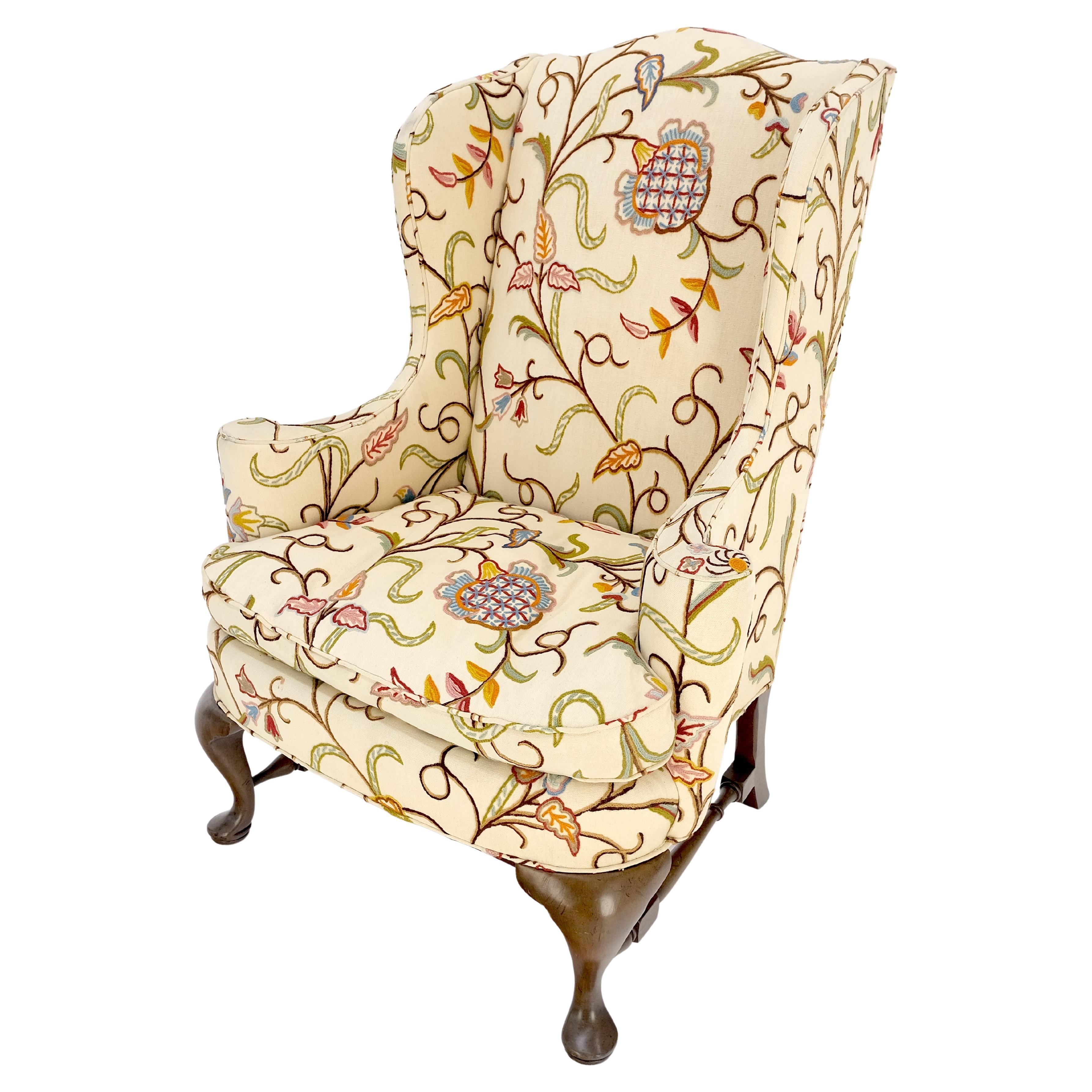 Stitch by Stitch a mano con motivi floreali, ampia base Queen Anne, sedia da salotto Wind Club 1940s in vendita