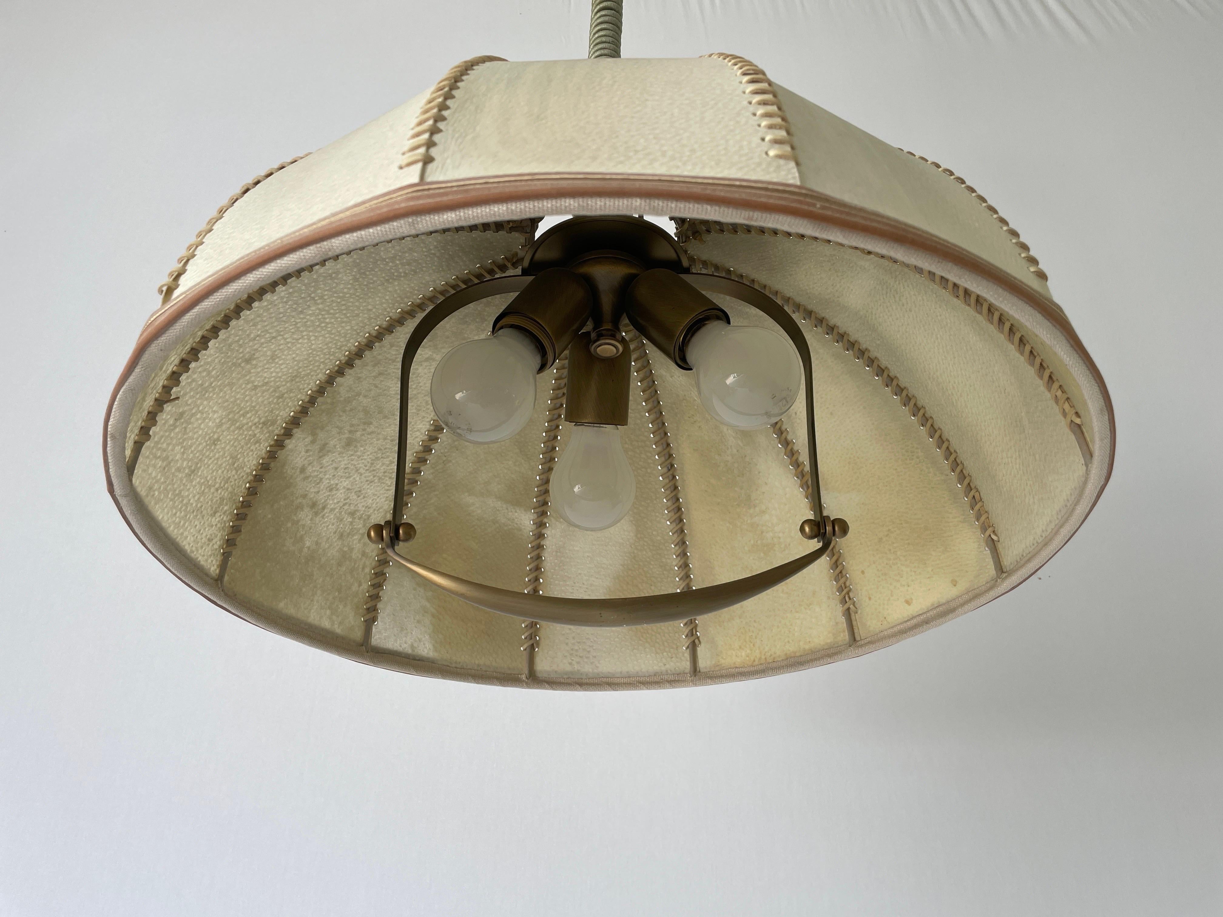 Lampada a sospensione regolabile in ottone e paralume in pelle cucito a mano, anni '60, Germania in vendita 4