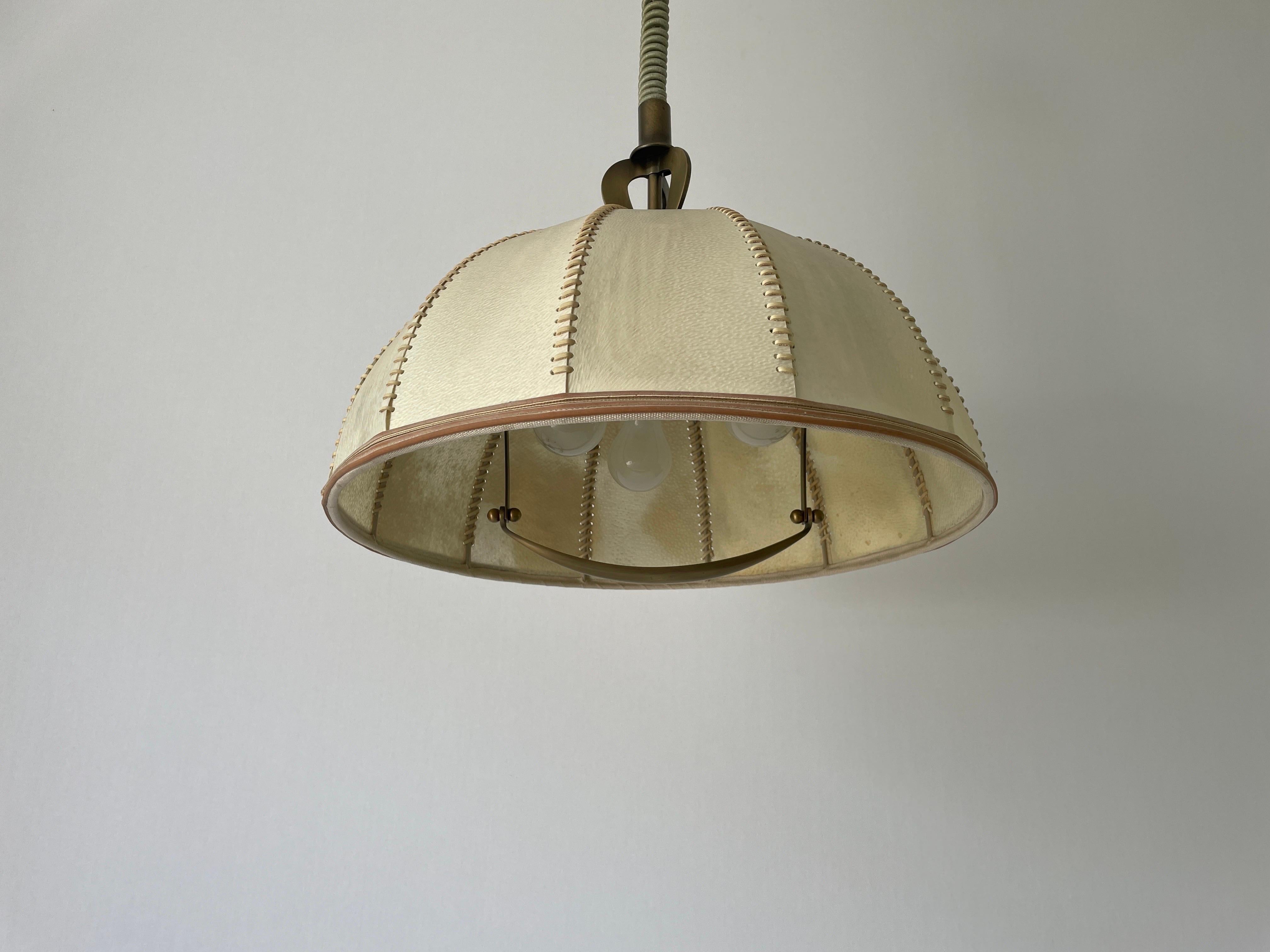 Lampada a sospensione regolabile in ottone e paralume in pelle cucito a mano, anni '60, Germania in vendita 6