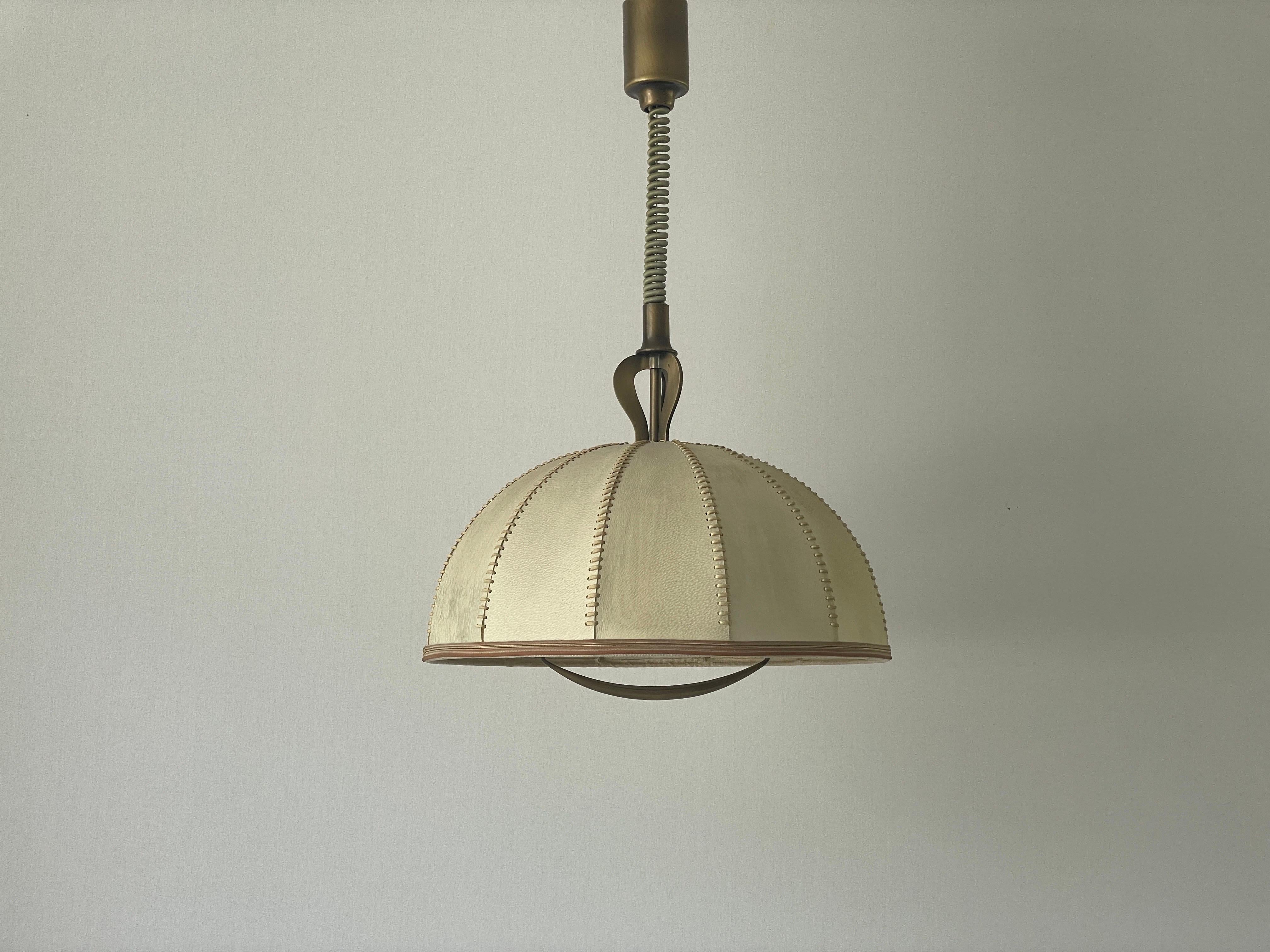 Lampada a sospensione regolabile in ottone e paralume in pelle cucito a mano, anni '60, Germania in vendita 8