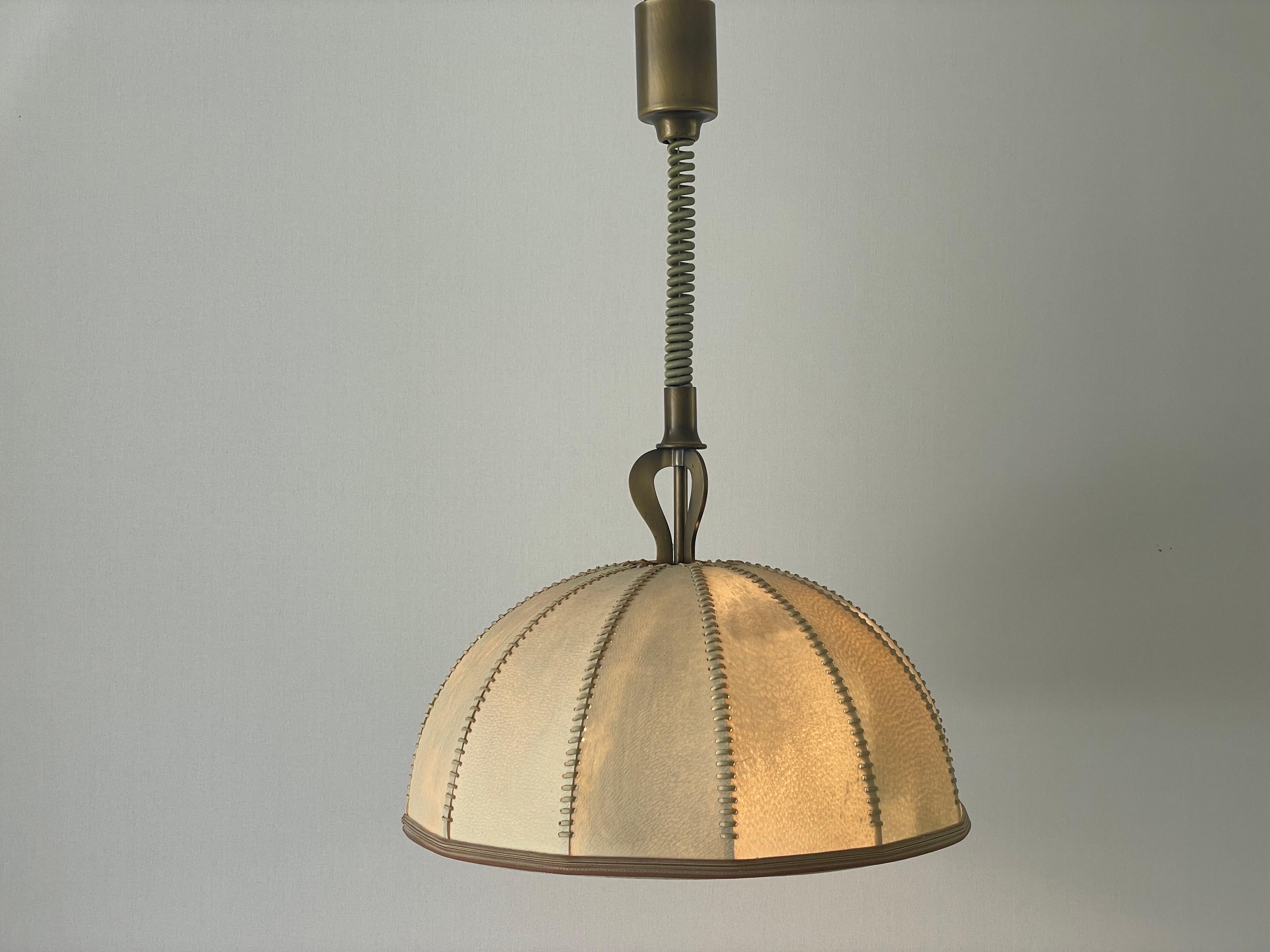 Lampada a sospensione regolabile in ottone e paralume in pelle cucito a mano, anni '60, Germania in vendita 9