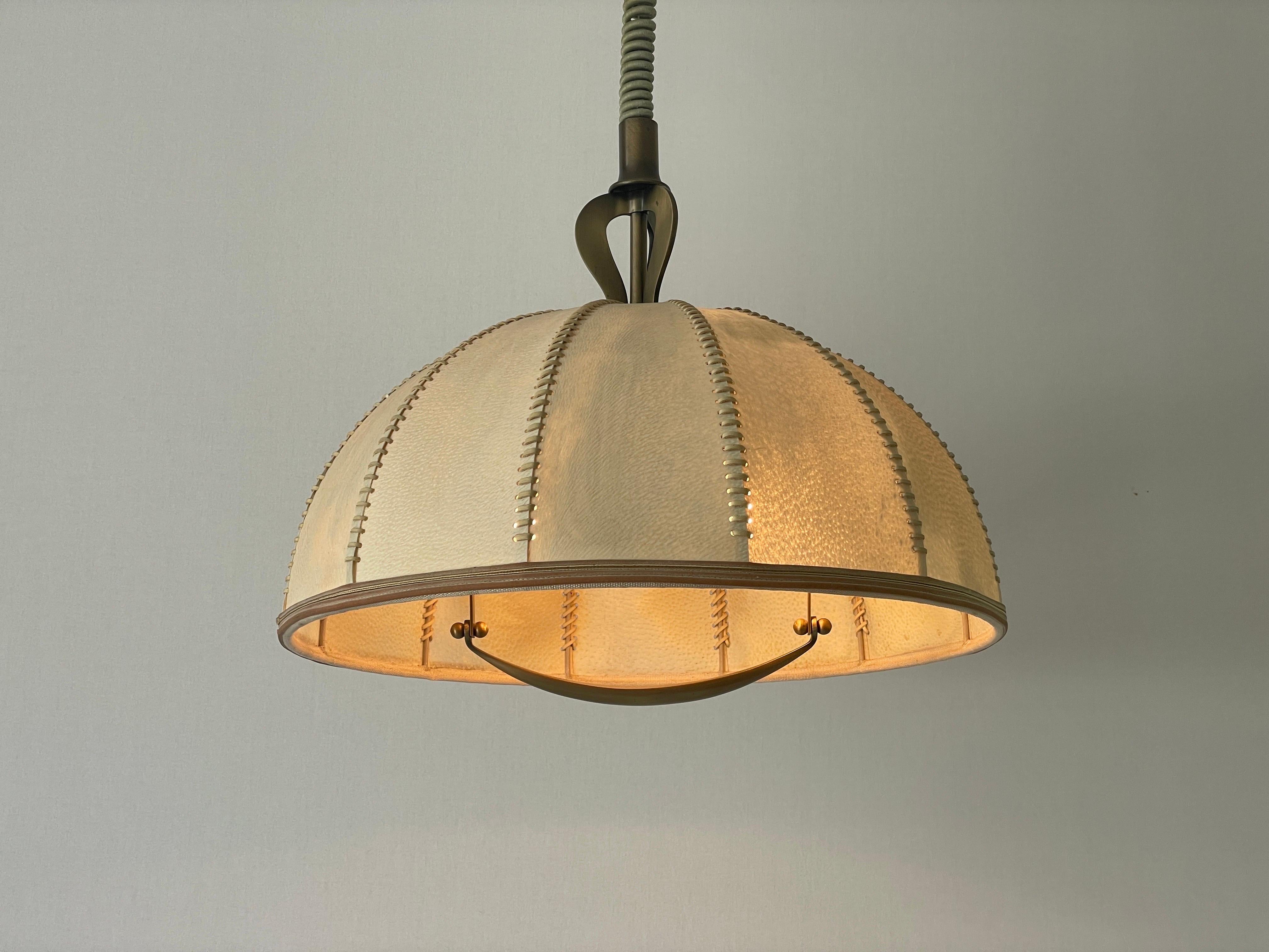 Lampada a sospensione regolabile in ottone e paralume in pelle cucito a mano, anni '60, Germania in vendita 10