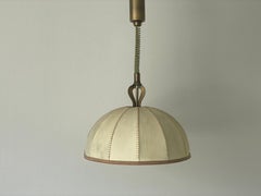 Lampe suspendue réglable en laiton et abat-jour en cuir cousu à la main, années 1960, Allemagne