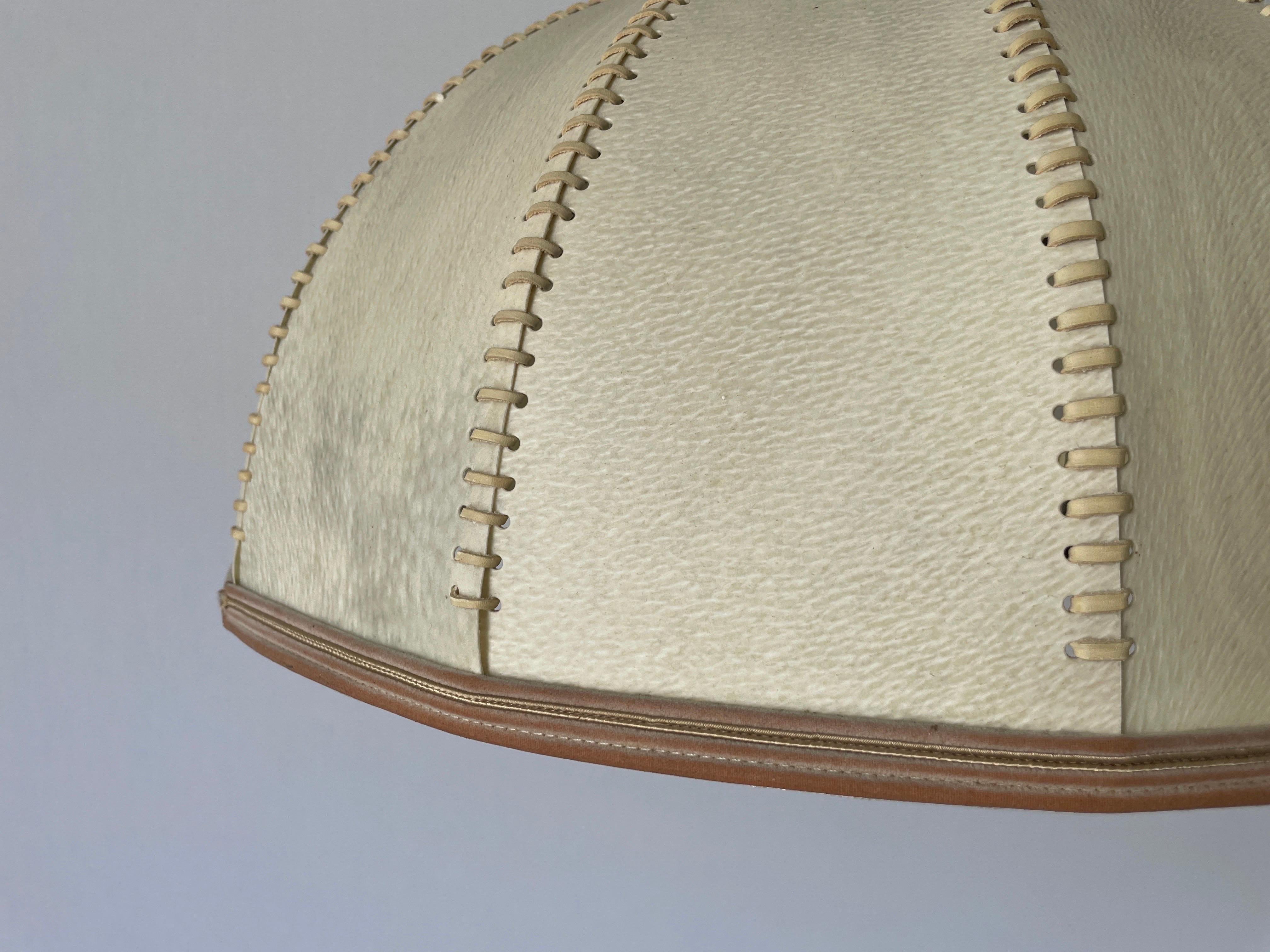 Metà XX secolo Lampada a sospensione regolabile in ottone e paralume in pelle cucito a mano, anni '60, Germania in vendita