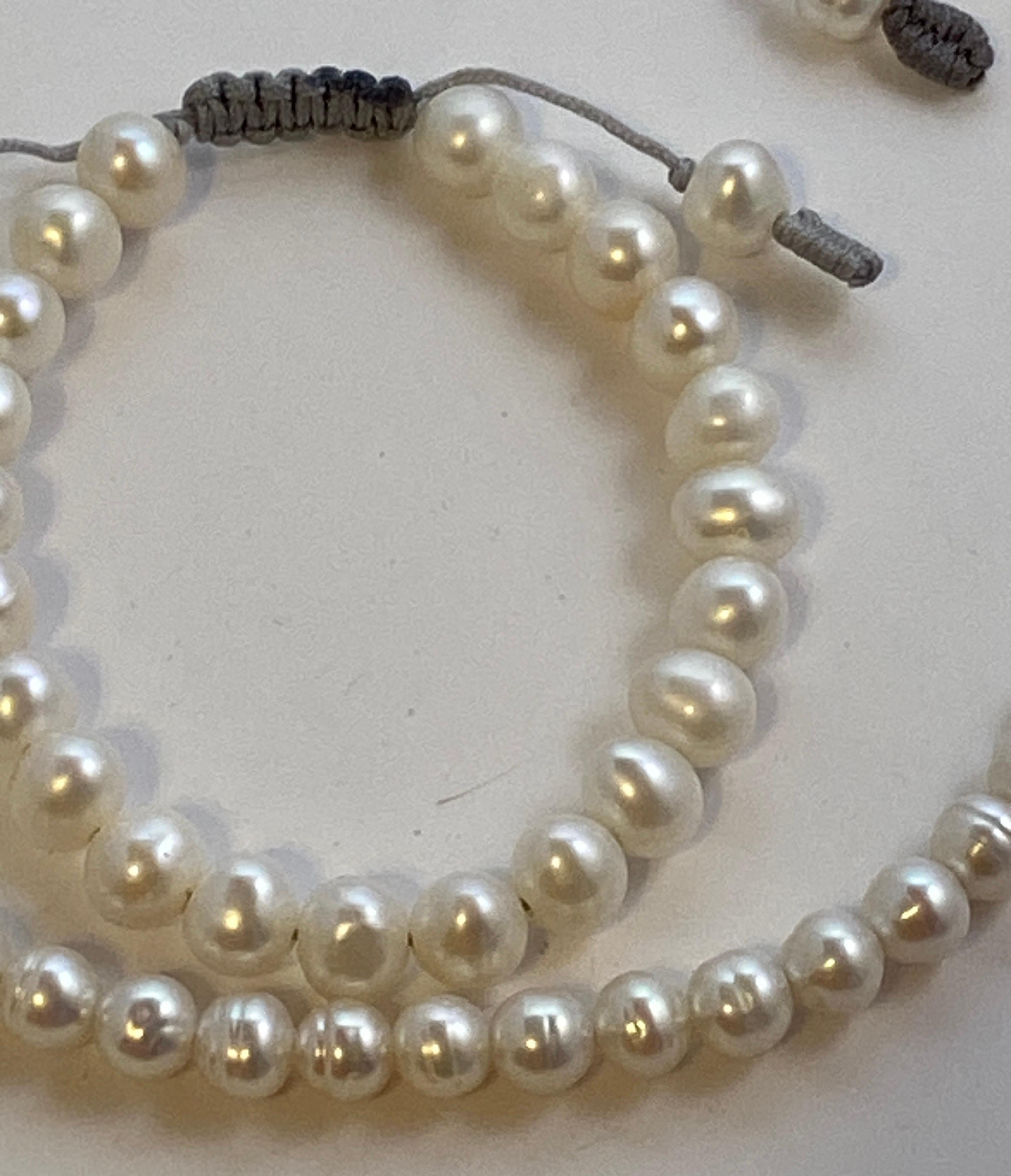 Hand--Strung Pearl Necklace and Bracelet Set For Sale 1