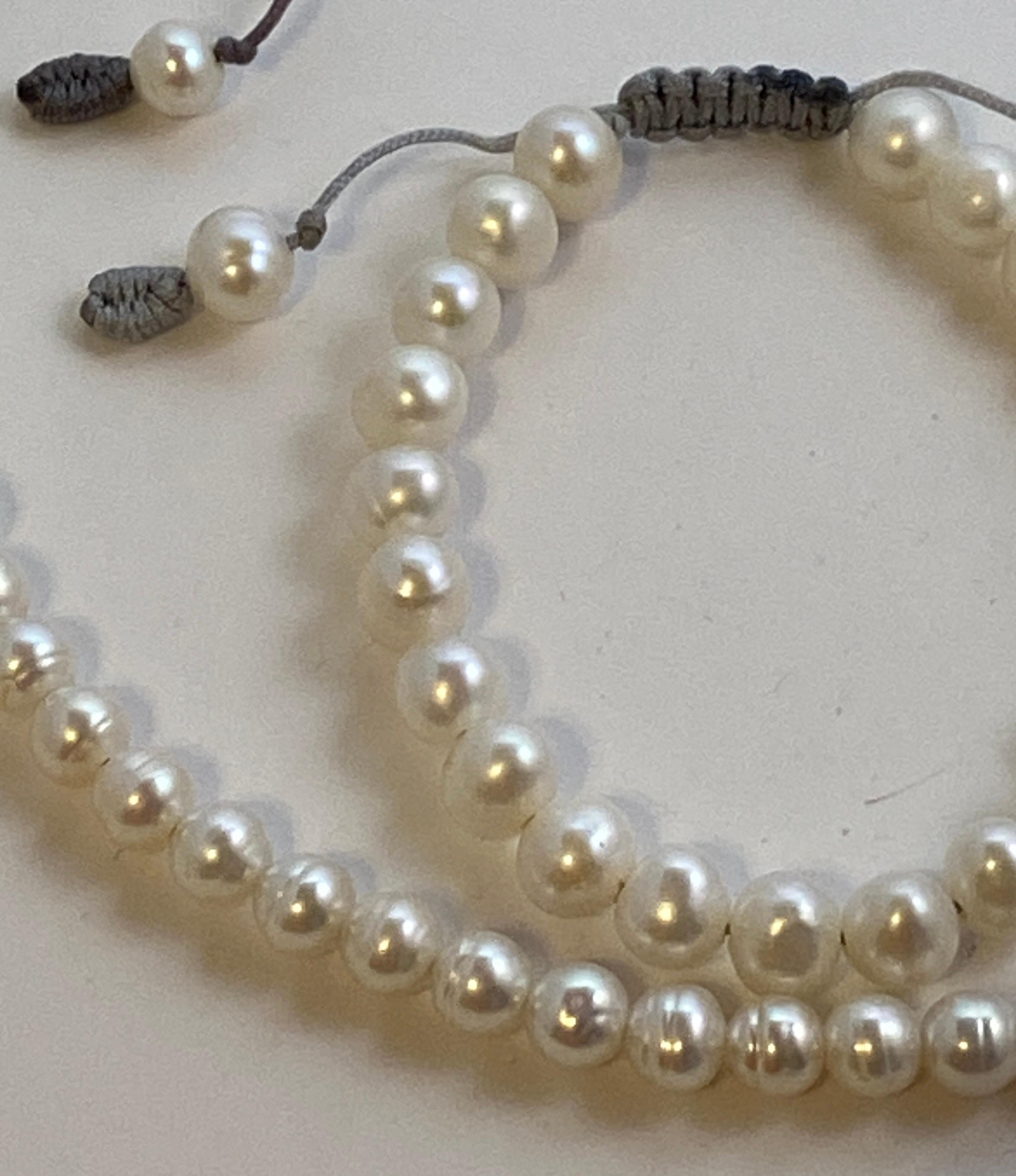 Hand--Strung Pearl Necklace and Bracelet Set For Sale 2