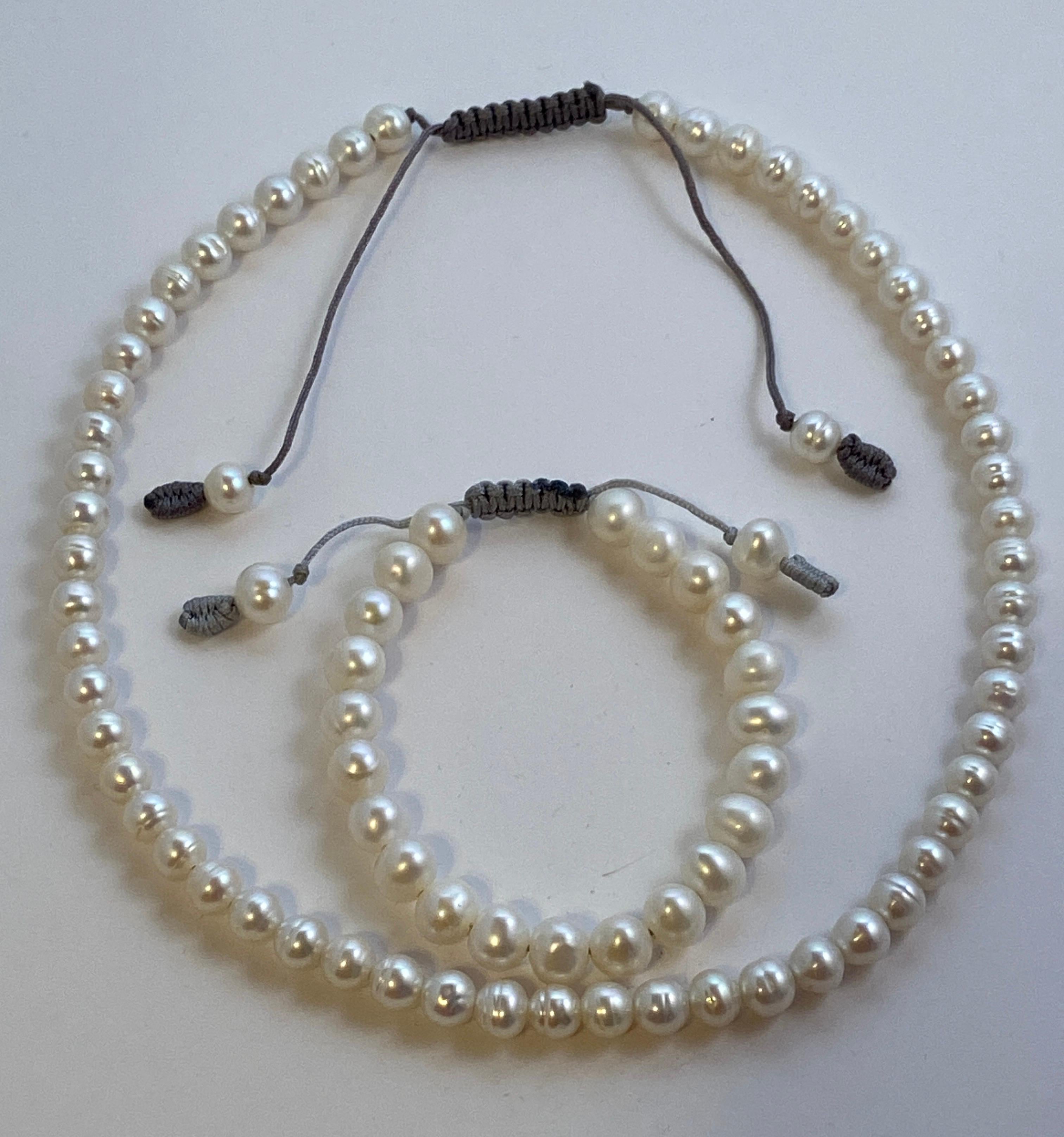 Hand--Strung Pearl Necklace and Bracelet Set For Sale 3