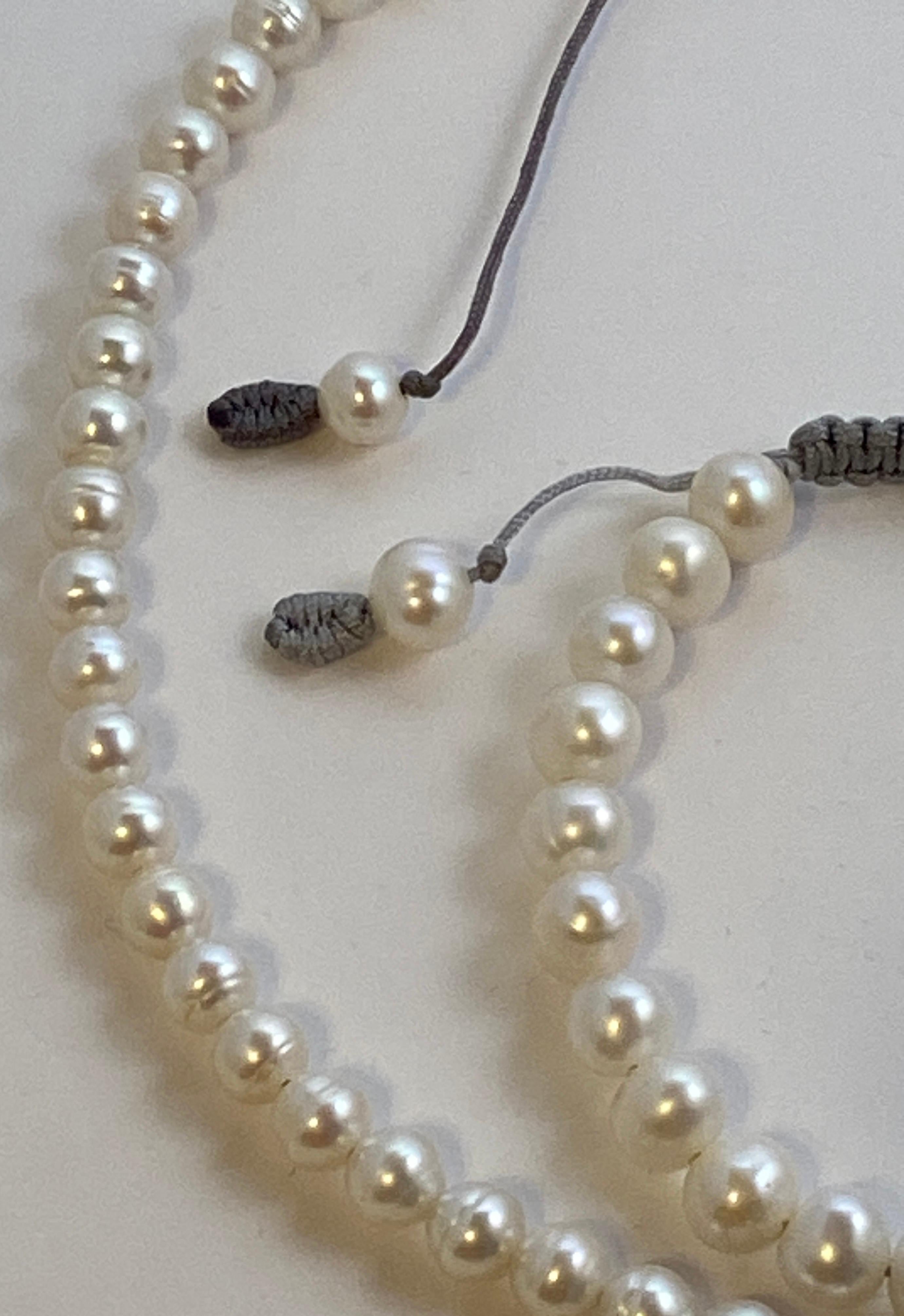 Hand--Strung Pearl Necklace and Bracelet Set For Sale 4