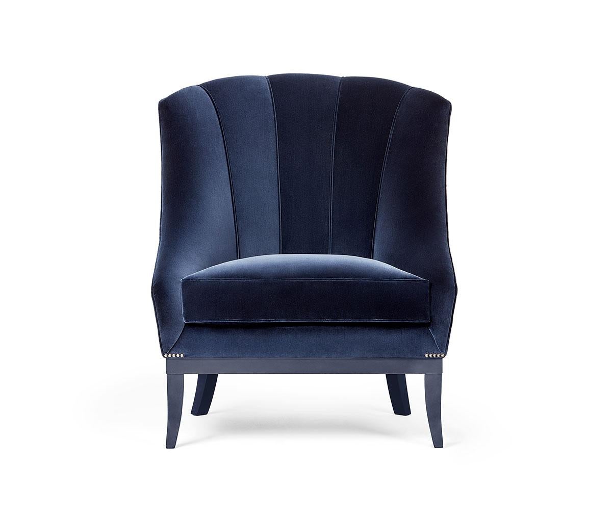 El sillón Heritage de Munna Design es la quintaesencia del lujo refinado y muestra la dedicación de la marca a la artesanía excepcional y la elegancia duradera. 
Materiales y acabados:
Disponible en una amplia selección de terciopelos y en material
