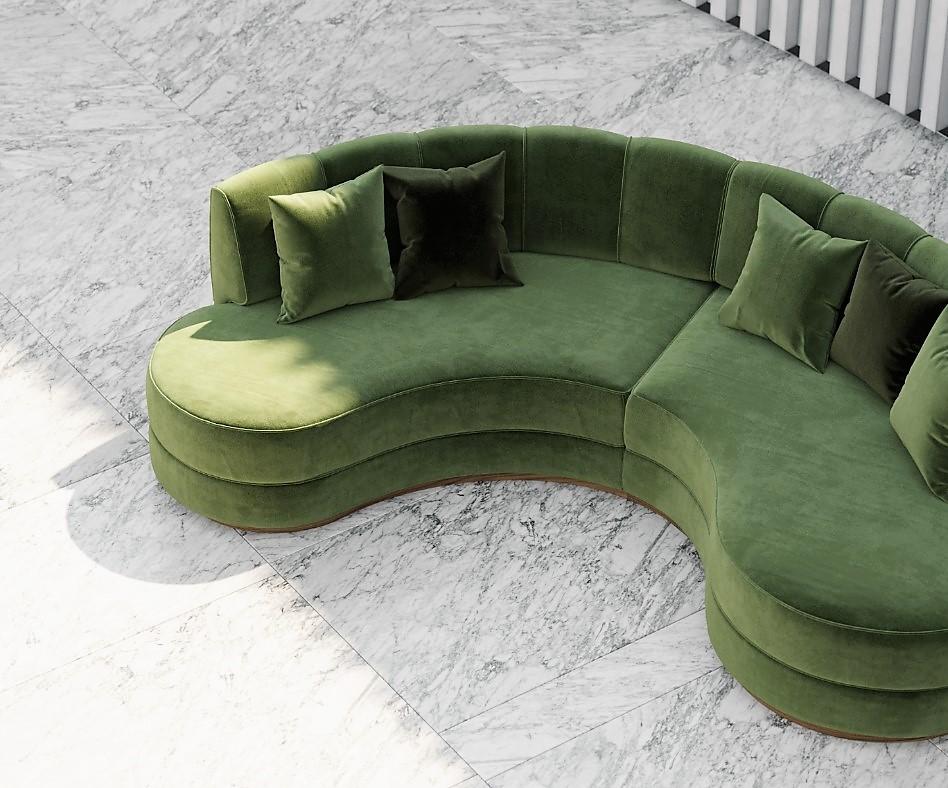 Handgefertigtes, geschwungenes Sofa in senfgelbem Samt im Angebot 4