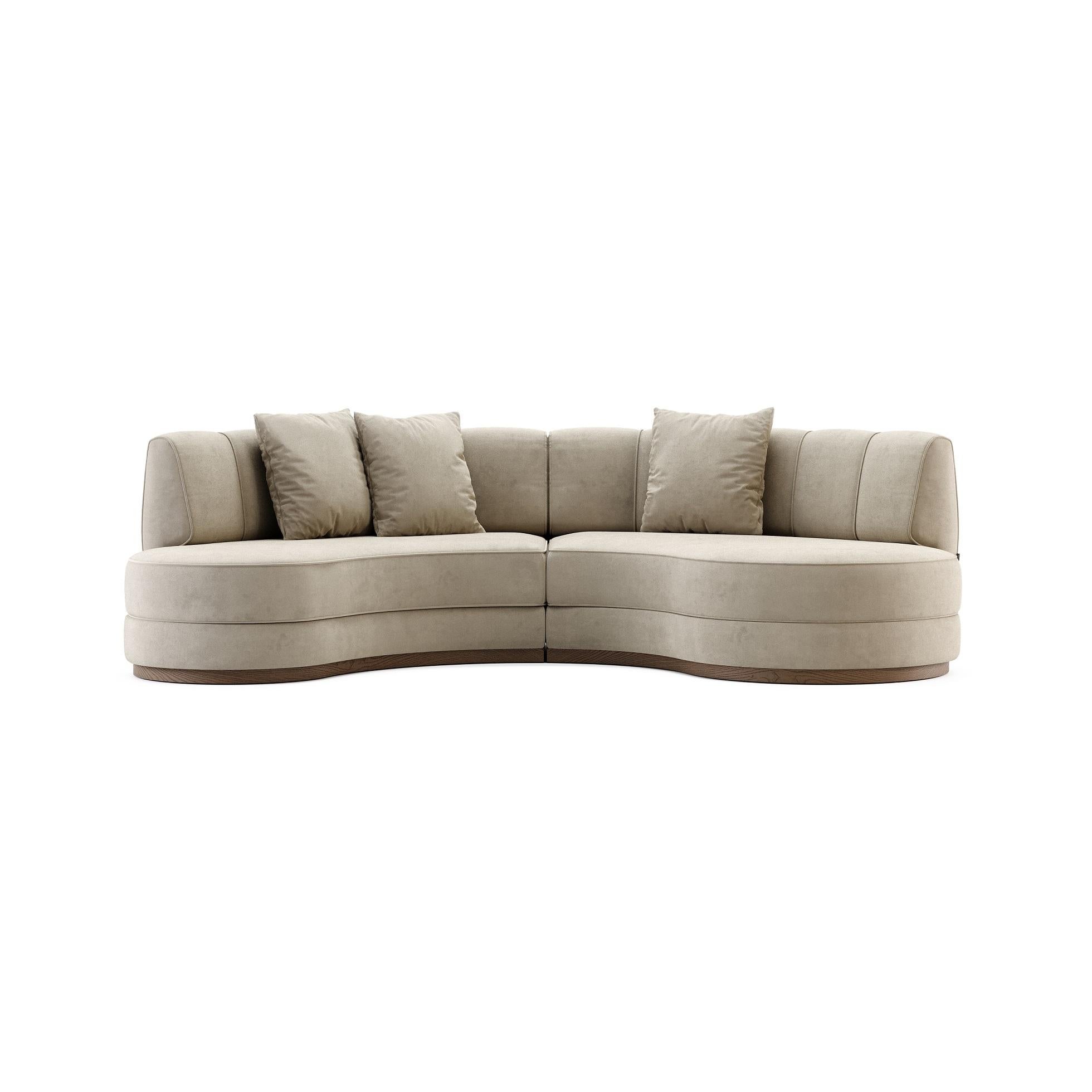 Handgefertigtes, geschwungenes Sofa in senfgelbem Samt im Angebot 6