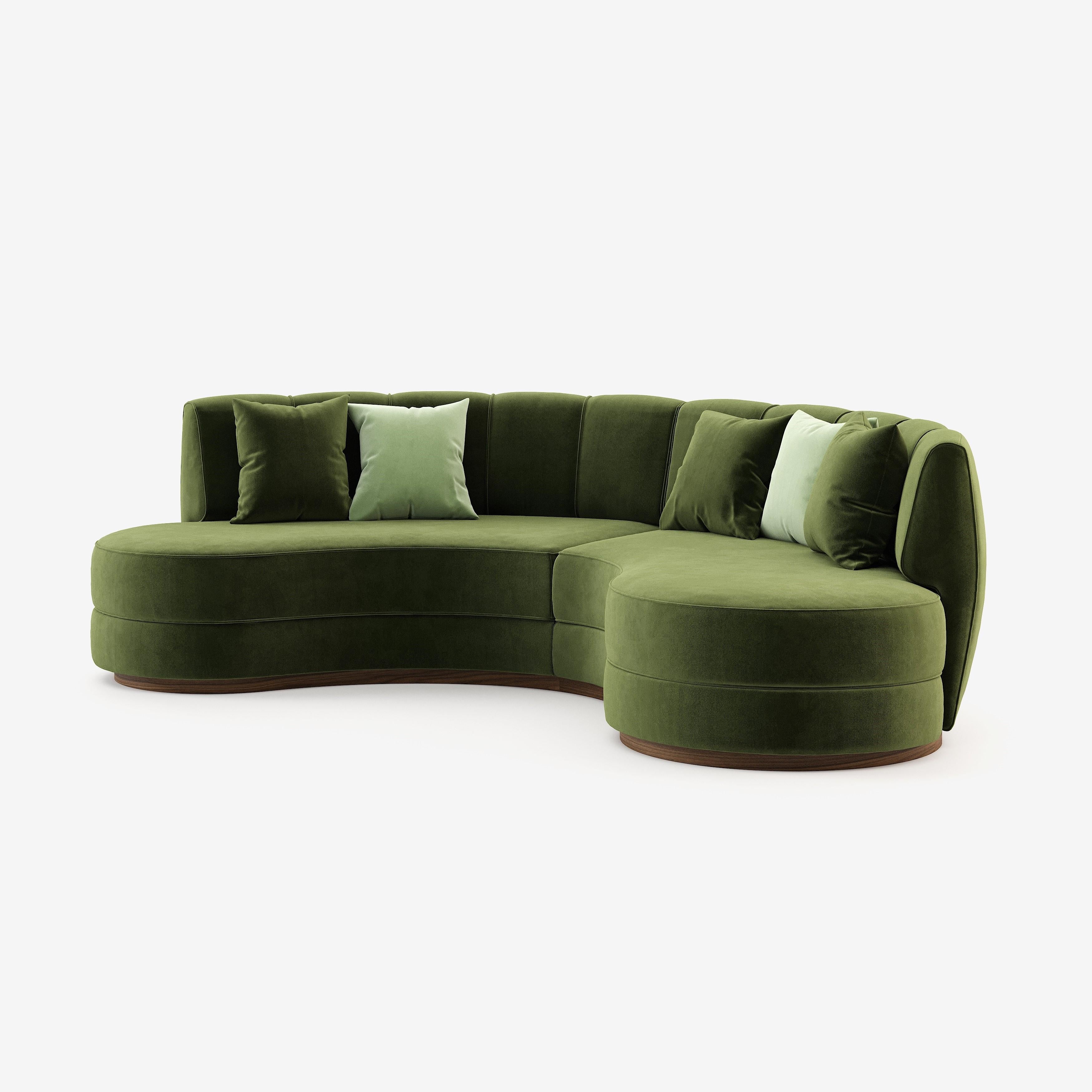 Handgefertigtes, geschwungenes Sofa in senfgelbem Samt (Portugiesisch) im Angebot