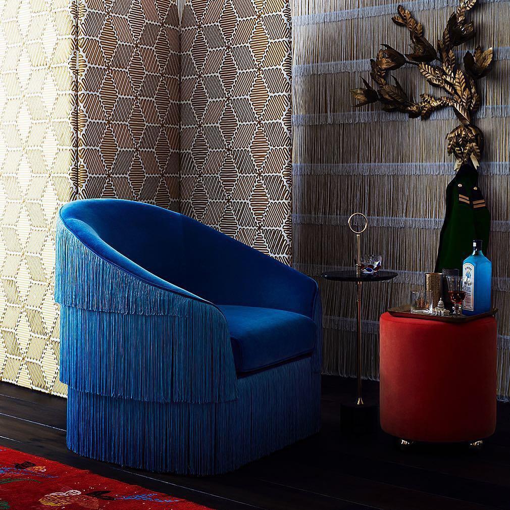 XXIe siècle et contemporain Fauteuil Fringes fait à la main proposé en velours en vente