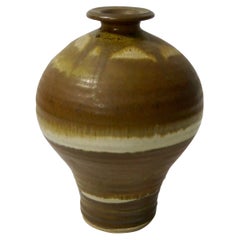 Vase en céramique émaillée et tournée à la main de couleur terre