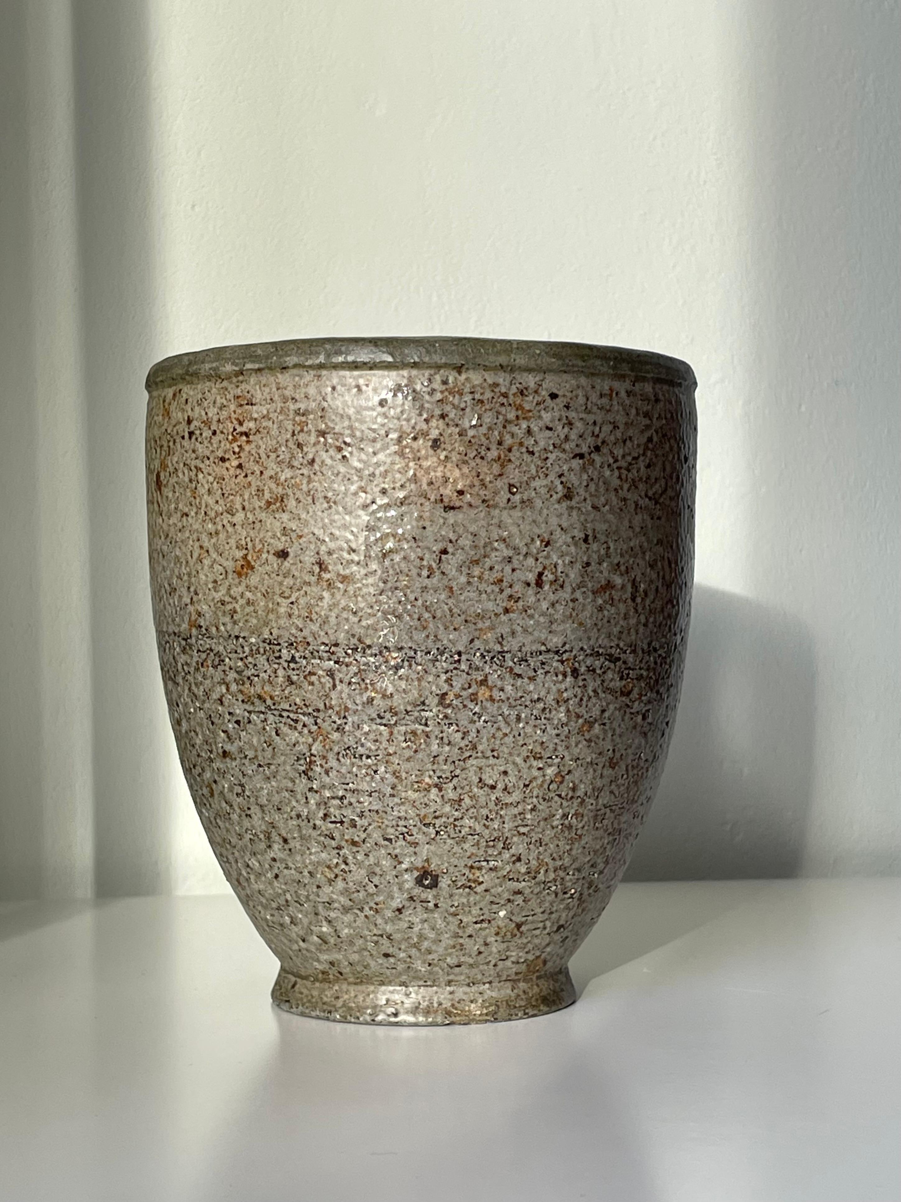 1950s Kähler Danish Speckled Glazed Hand-Thrown Ceramic Vase In Good Condition In Copenhagen, DK
