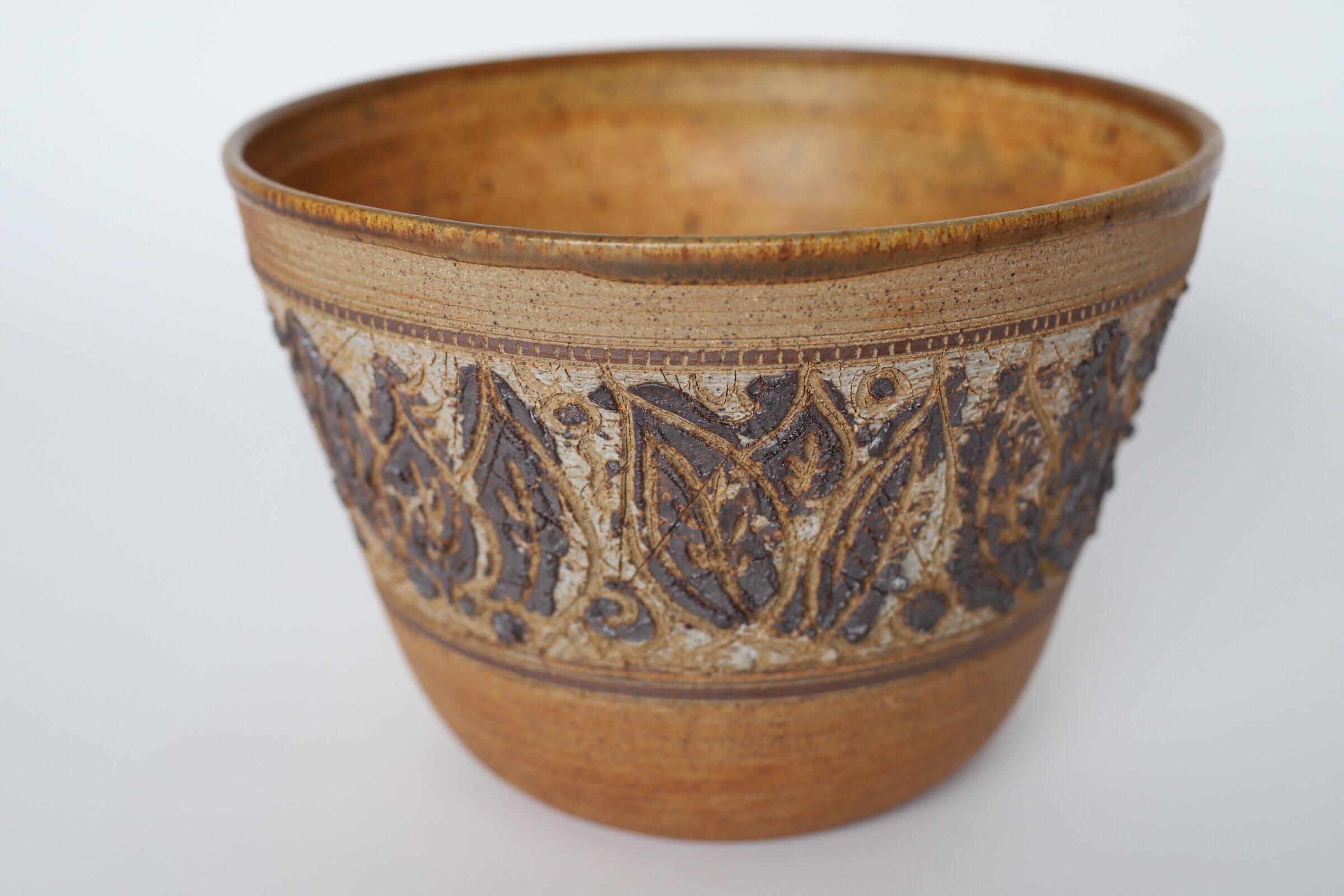 Amazing large leaf textured pot by Oklahoma artist Montee Hoke. His work has been compared to the likes of David Cressey, Bob Kinzie and Rose Cabat.