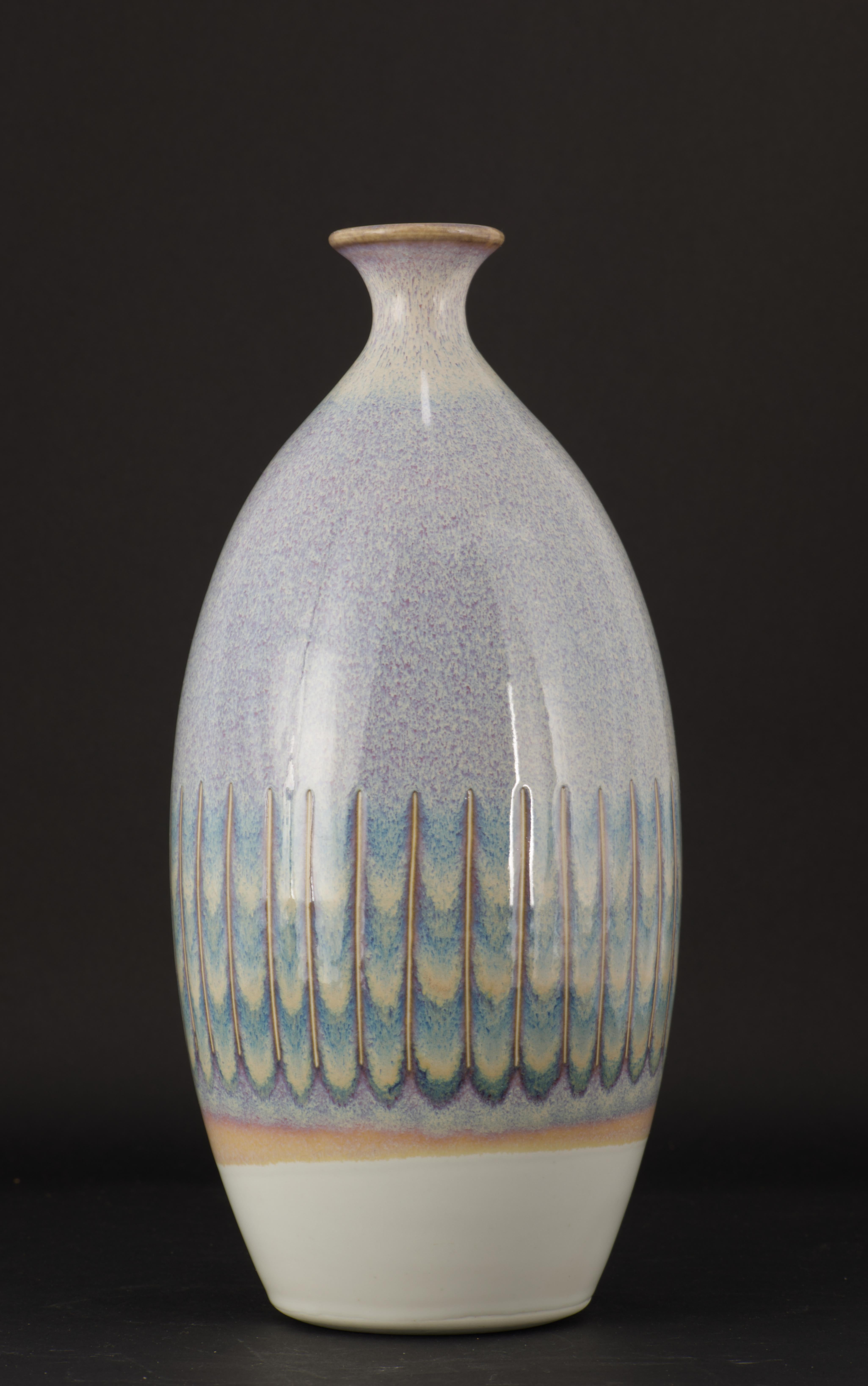 Handgedrehte Studio-Keramik-Vase, orange und olivfarbene Glasur im Zustand „Gut“ im Angebot in Clifton Springs, NY