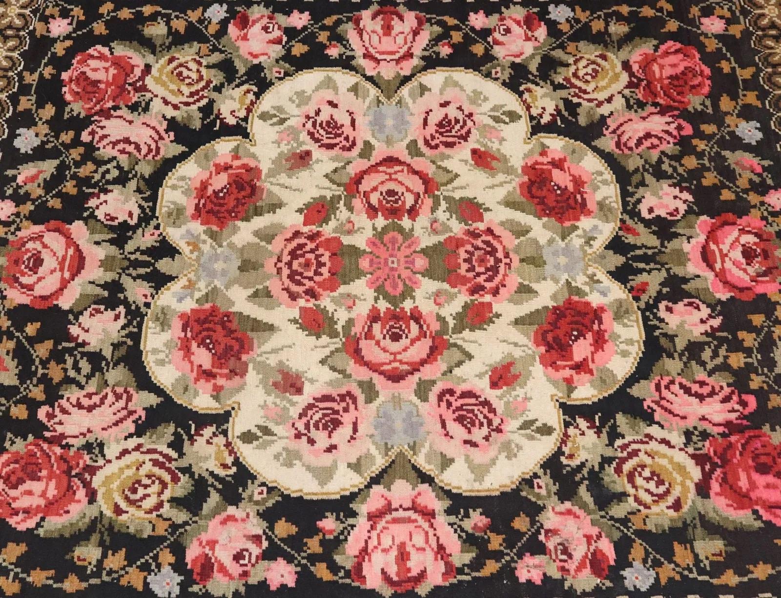 Hand Tied Bessarabian Kilim Rug In Fair Condition For Sale In Dallas, TX