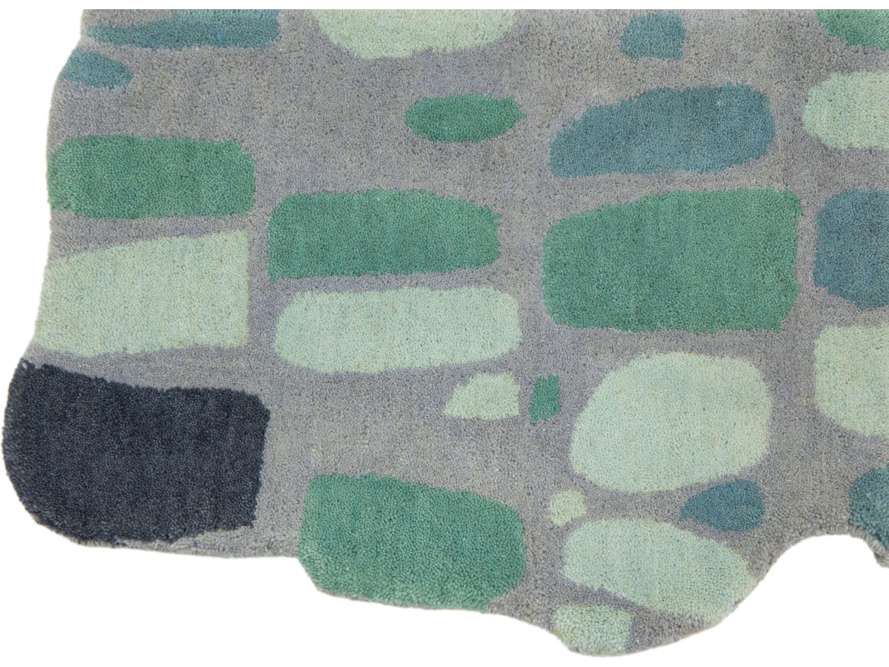 Laura Gottwald for Apadana Collection

Abstract celebrates biomorphic form, as in Alvar Alto’s famous vase, Noguchi’s coffee table, Calder mobiles and the artconstructions of Jean Arp.

Our rugs are fabricated from virgin Persian wool, hand-dyed in