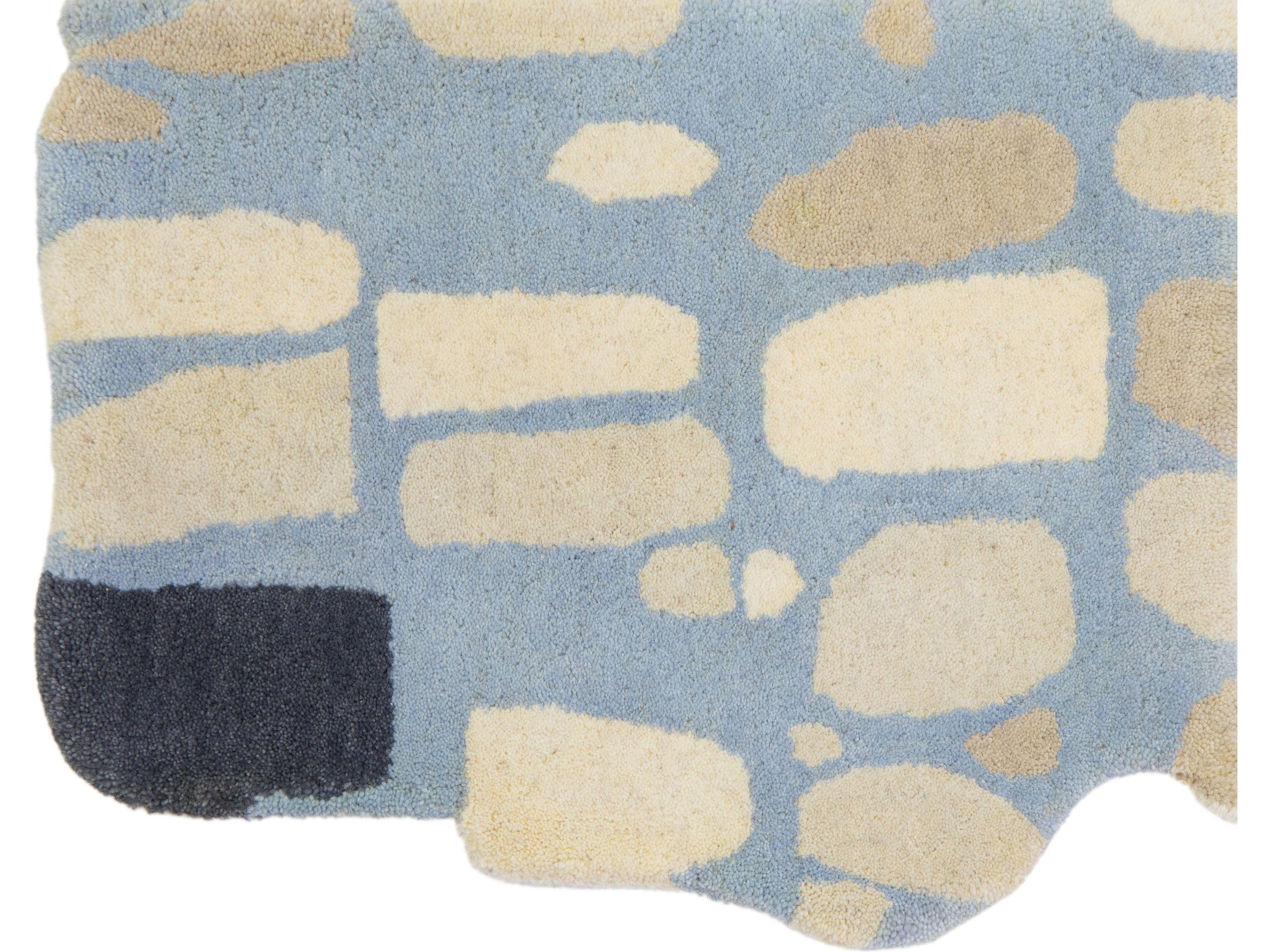 Laura Gottwald for Apadana Collection

Abstract celebrates biomorphic form, as in Alvar Alto’s famous vase, Noguchi’s coffee table, Calder mobiles and the artconstructions of Jean Arp.

Our rugs are fabricated from virgin Persian wool, hand-dyed in