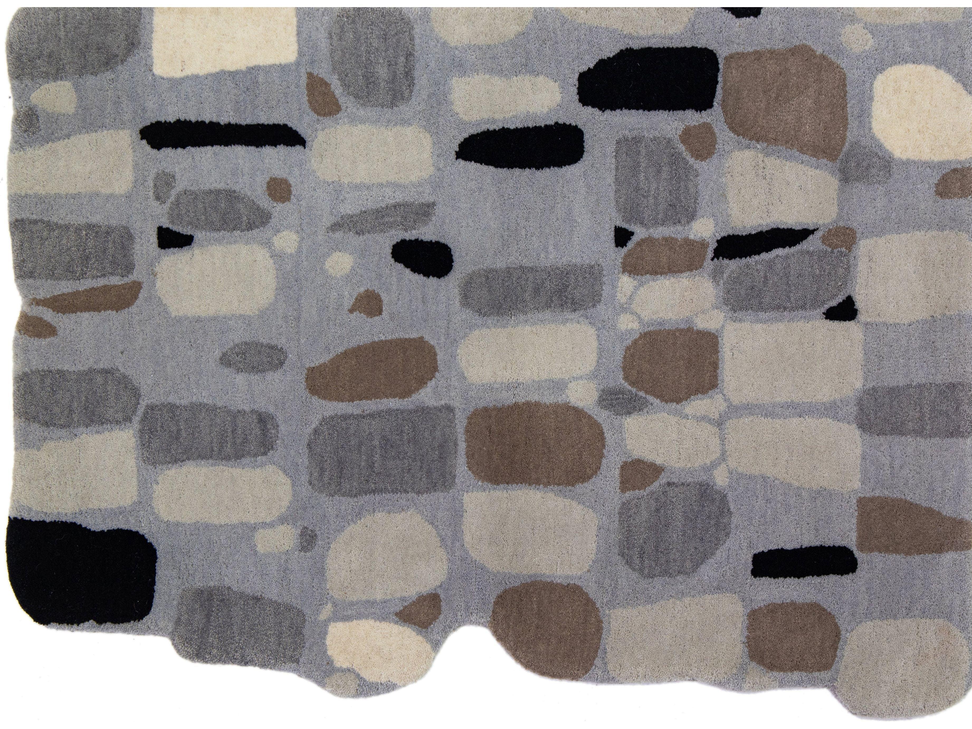 Laura Gottwald for Apadana Collection

Abstract celebrates biomorphic form, as in Alvar Alto’s famous vase, Noguchi’s coffee table, Calder mobiles and the artconstructions of Jean Arp.

Our rugs are fabricated from virgin Persian wool, hand-dyed in