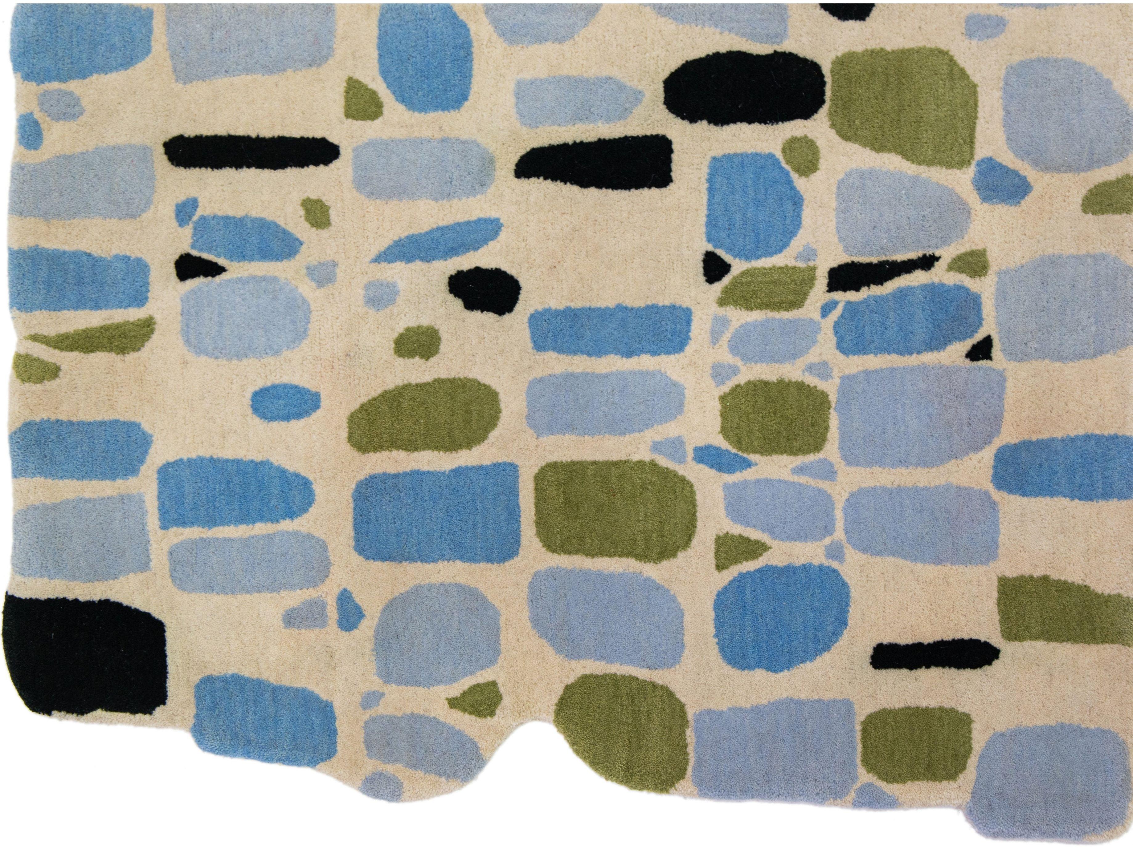 Laura Gottwald for Apadana Collection

Abstract celebrates biomorphic form, as in Alvar Alto’s famous vase, Noguchi’s coffee table, Calder mobiles and the artconstructions of Jean Arp.

Our rugs are fabricated from virgin Persian wool, hand-dyed in
