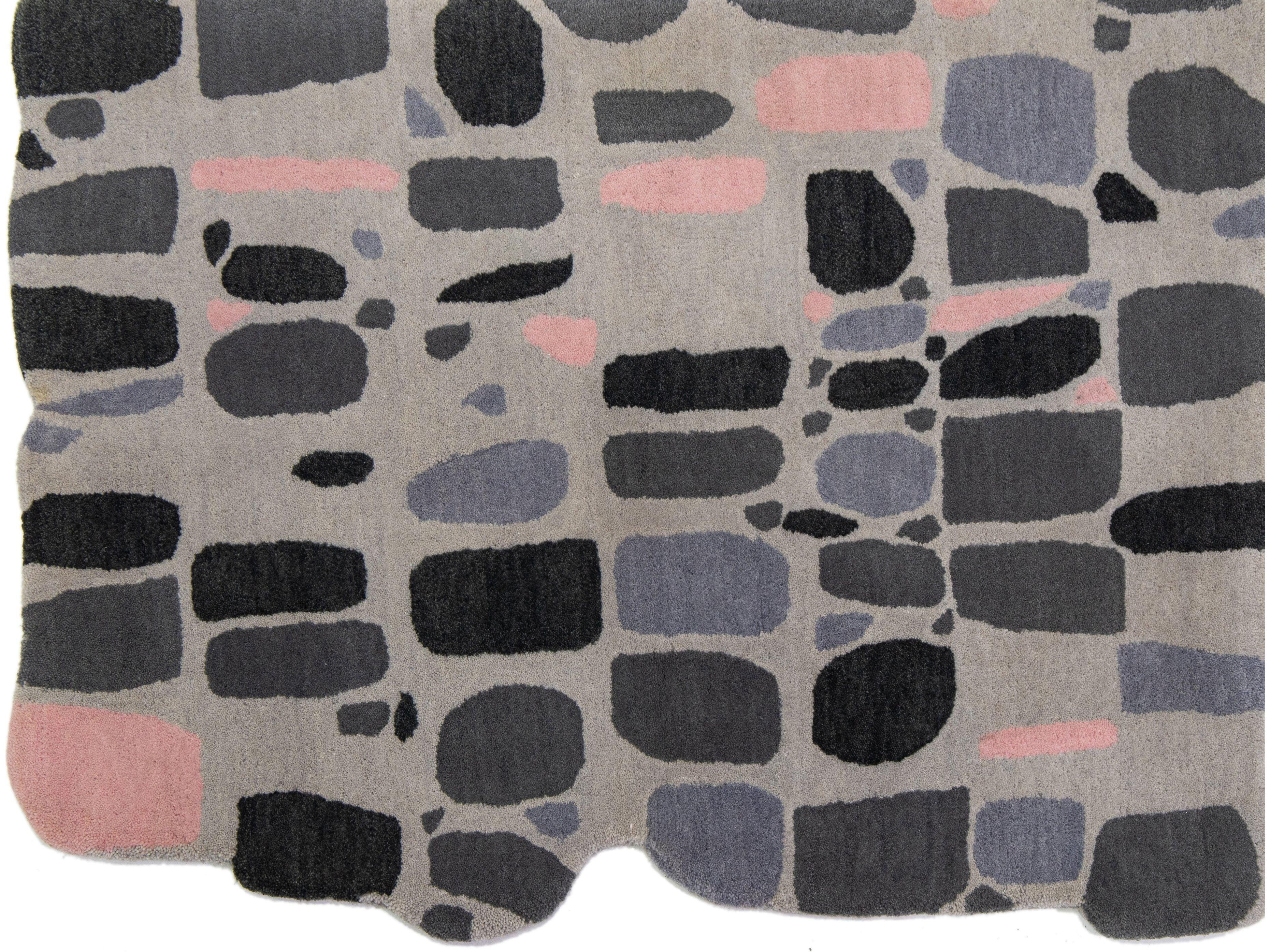 Laura Gottwald for Apadana Collection

Abstract celebrates biomorphic form, as in Alvar Alto’s famous vase, Noguchi’s coffee table, Calder mobiles and the artconstructions of Jean Arp.

Our rugs are fabricated from virgin Persian wool, hand-dyed in