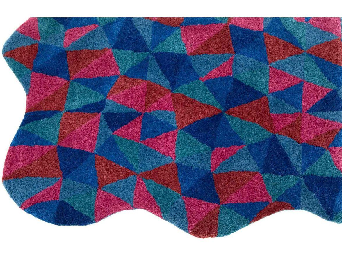 Laura Gottwald for Apadana Collection

A kaleidoscopic repeat pattern of free-hand triangles, Mosaico is reminiscent of 1920’s American folk art shardware (a.k.a.“bits & pieces”).

Our rugs are fabricated from virgin Persian wool, hand-dyed in