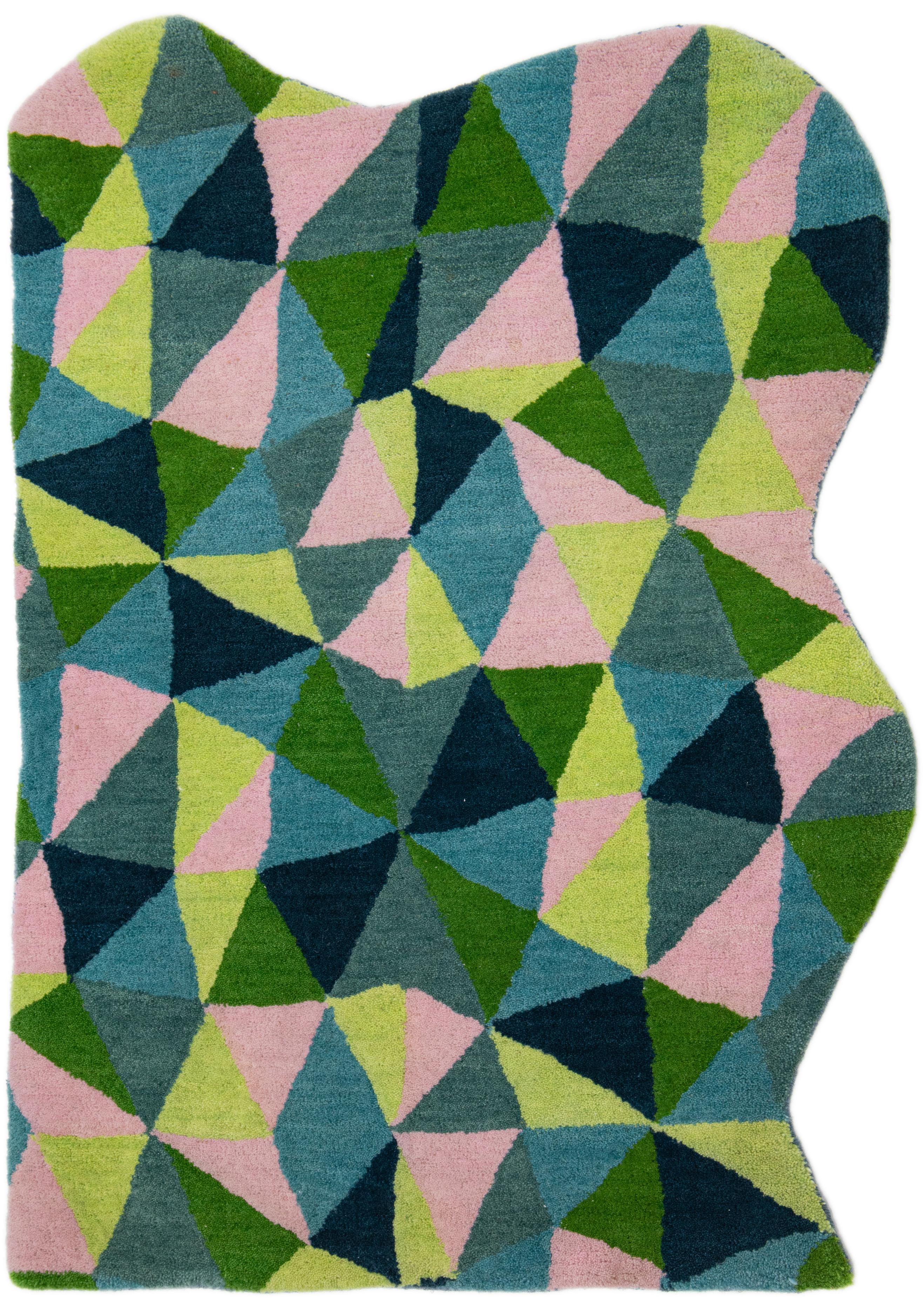 Handgetufteter moderner, maßgefertigter Wollteppich mit Mosaico-Muster von Apadana (Moderne) im Angebot