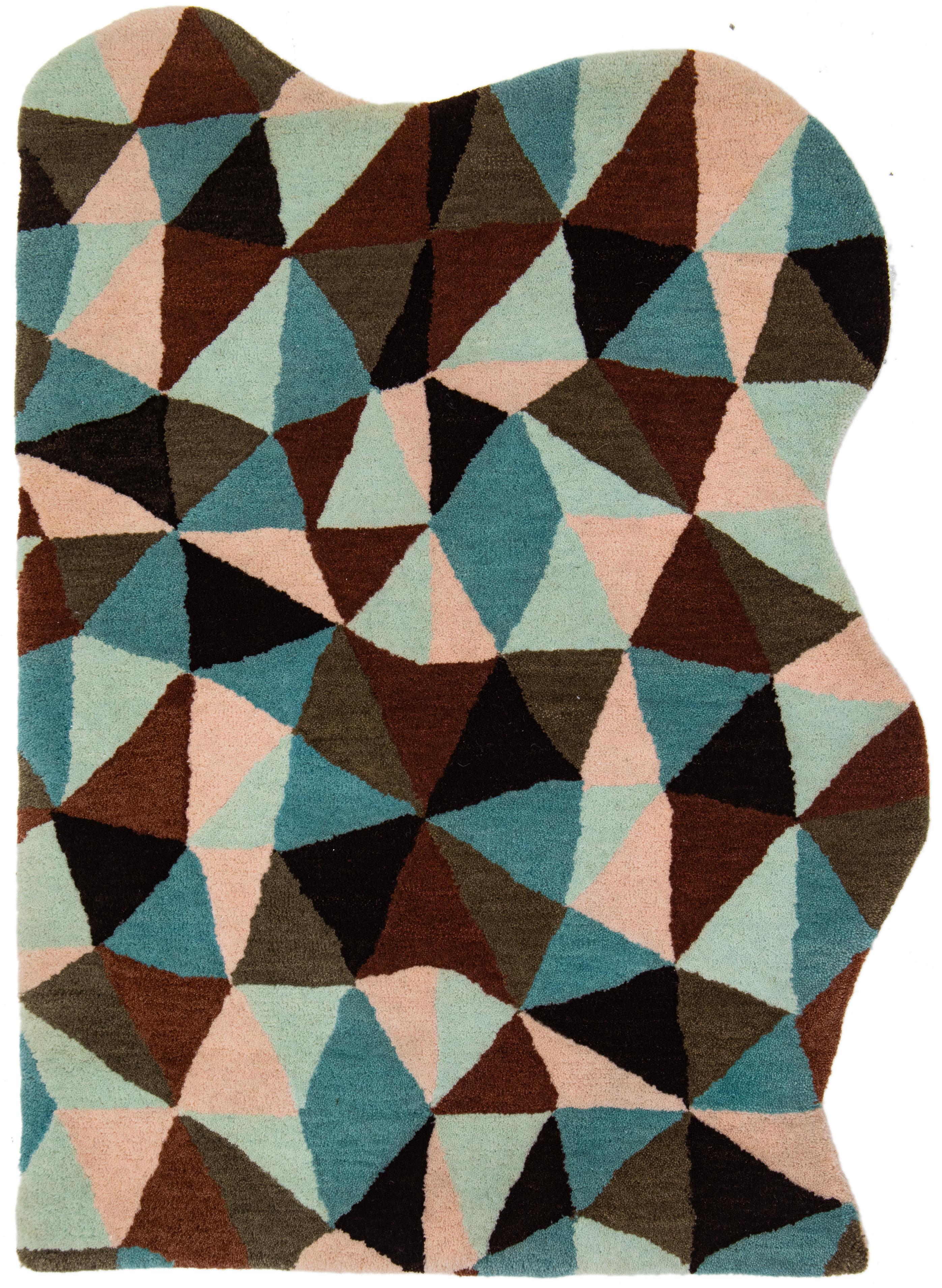 Handgetufteter moderner, maßgefertigter Wollteppich mit Mosaico-Muster von Apadana im Angebot 1