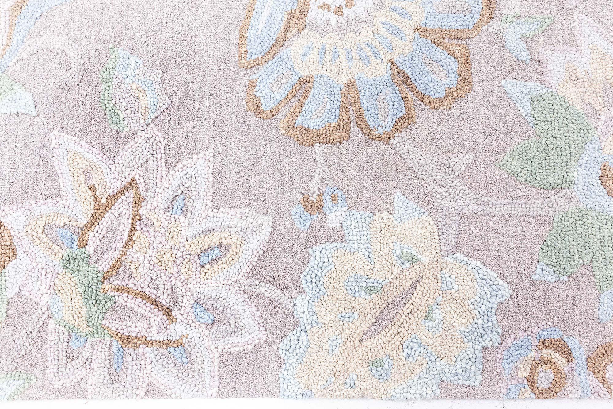 Tapis moderne d'inspiration traditionnelle tufté à la main par Doris Leslie Blau Neuf - En vente à New York, NY
