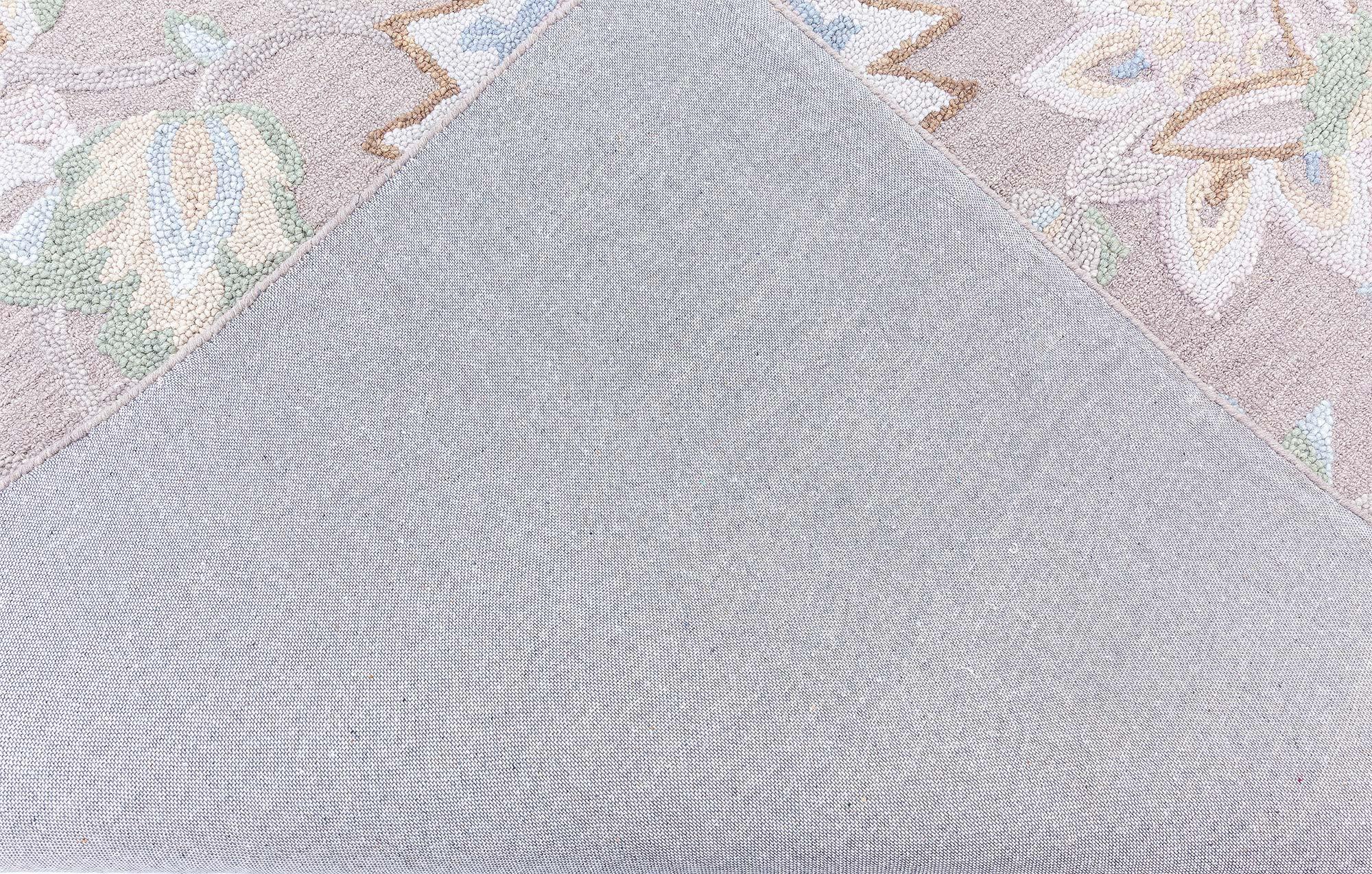 Alfombra de inspiración tradicional moderna tejida a mano por Doris Leslie Blau en venta 2