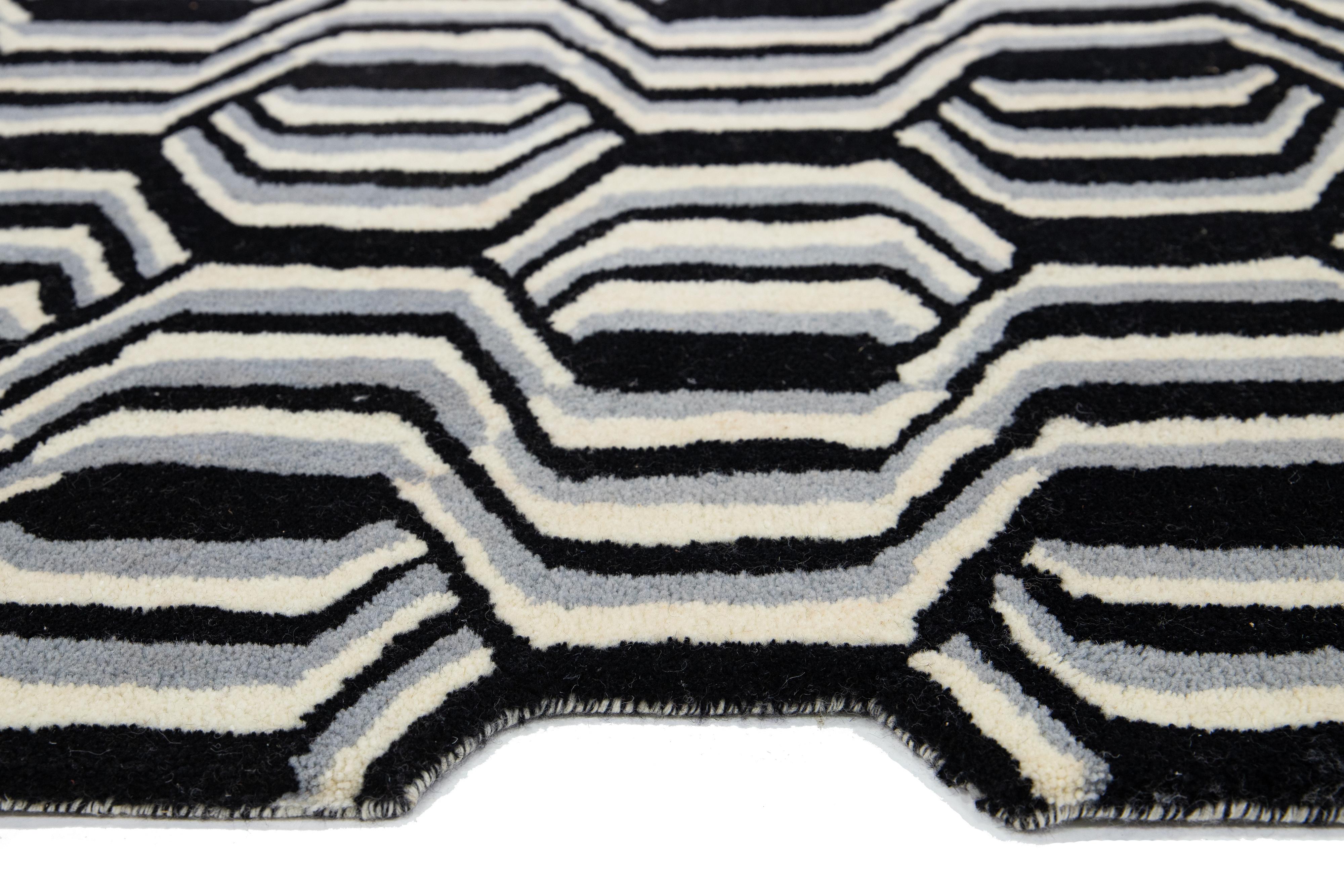 Hand-Tufted Modern Wool Rug with Freestyle’s Crisp Graphic Pattern By Apadana For Sale 4