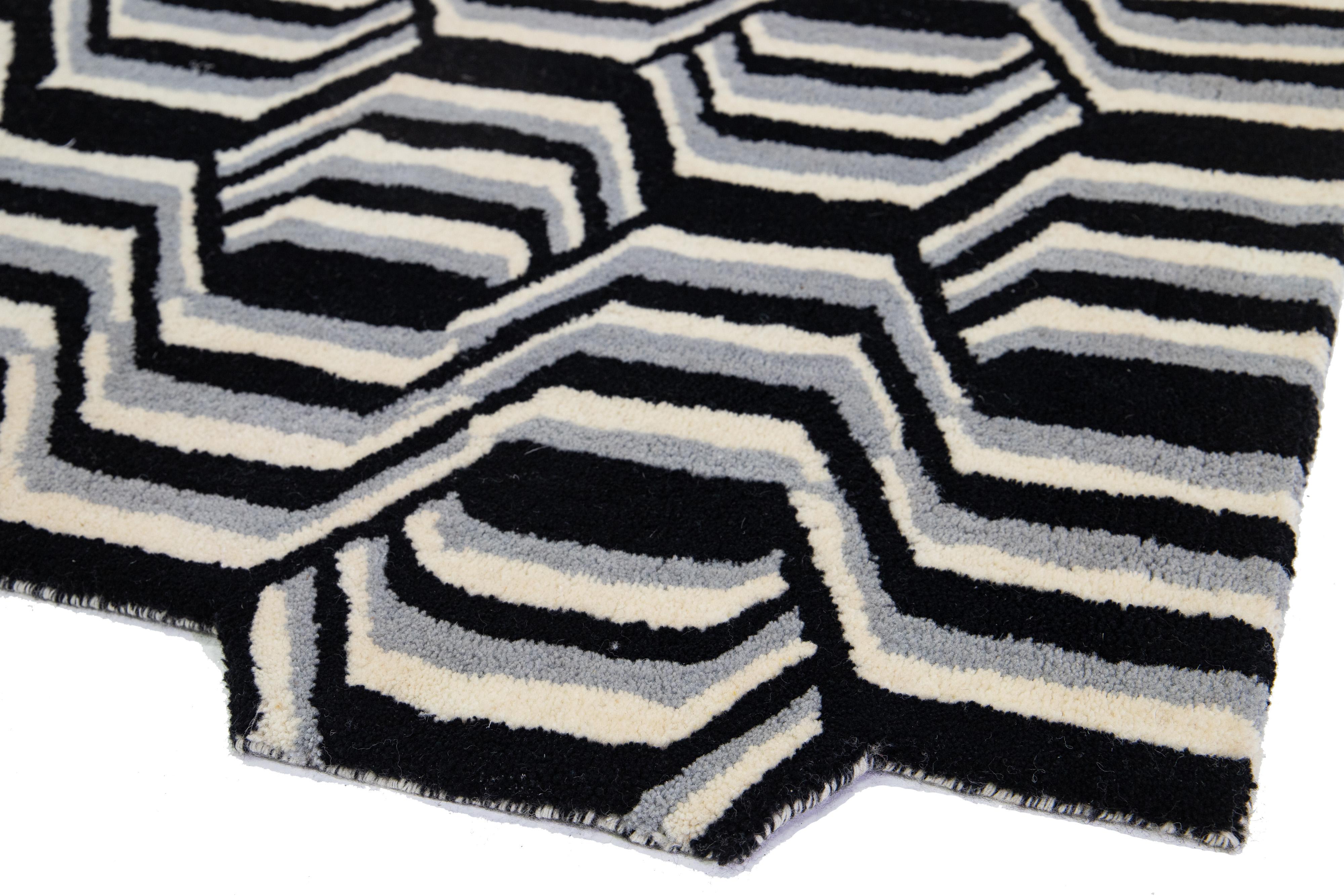 Hand-Tufted Modern Wool Rug with Freestyle’s Crisp Graphic Pattern By Apadana For Sale 3