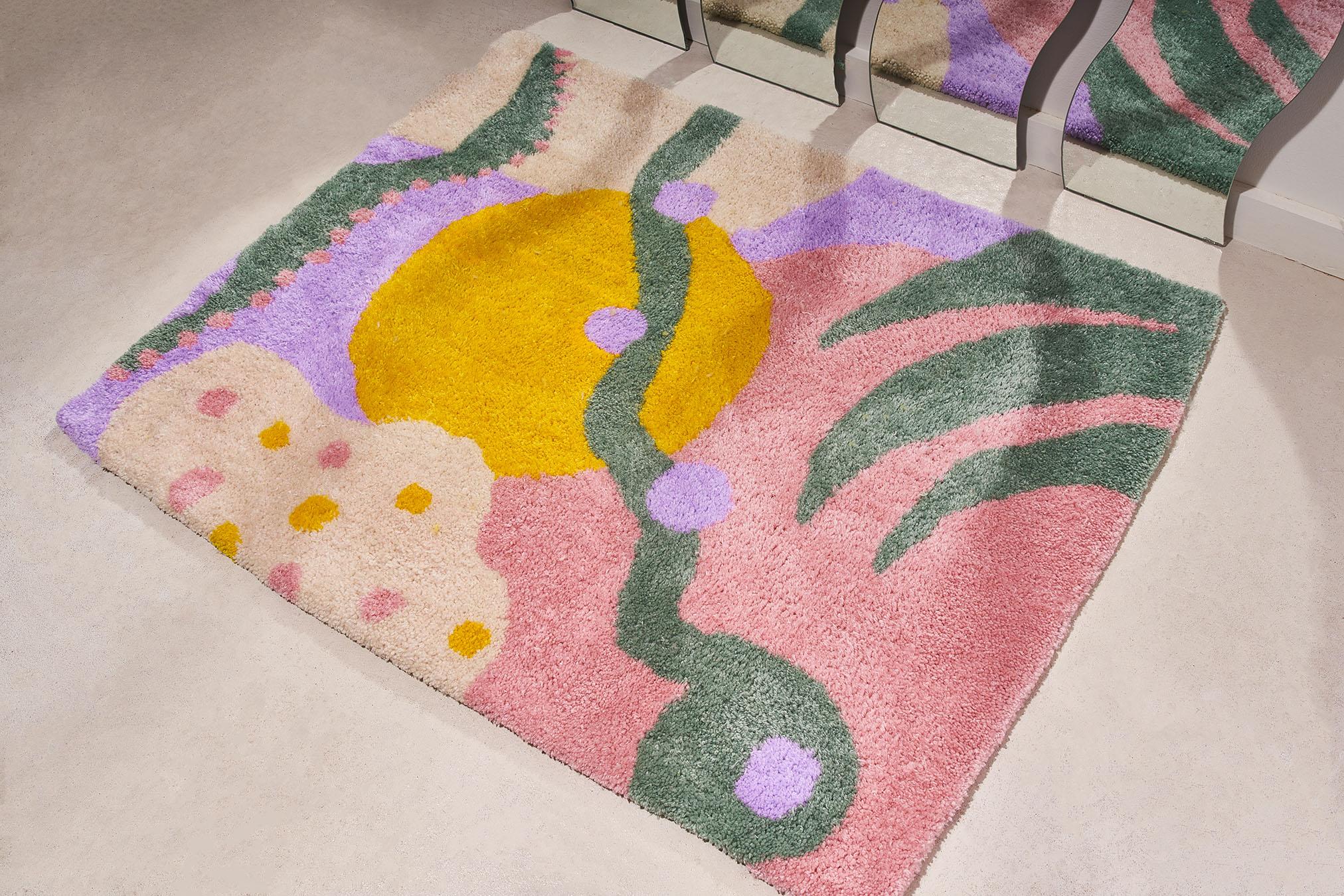 Der Tropical Collage Rug ist von einem Sonnenaufgang, Palmen und verschnörkelten Sukkulenten inspiriert. 

Ich entwerfe und tufte alle meine Stücke von Hand, es ist wirklich Kunst für Ihren Boden. Es kann auch als Wandbehang verwendet