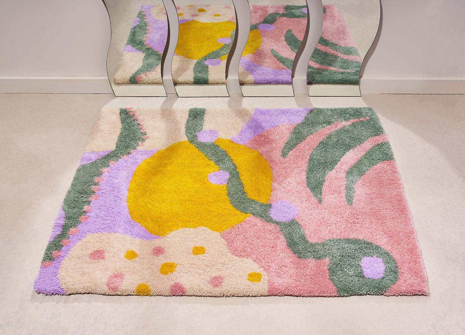 Handgetufteter pastellfarbener tropischer Collage-Teppich (Moderne) im Angebot