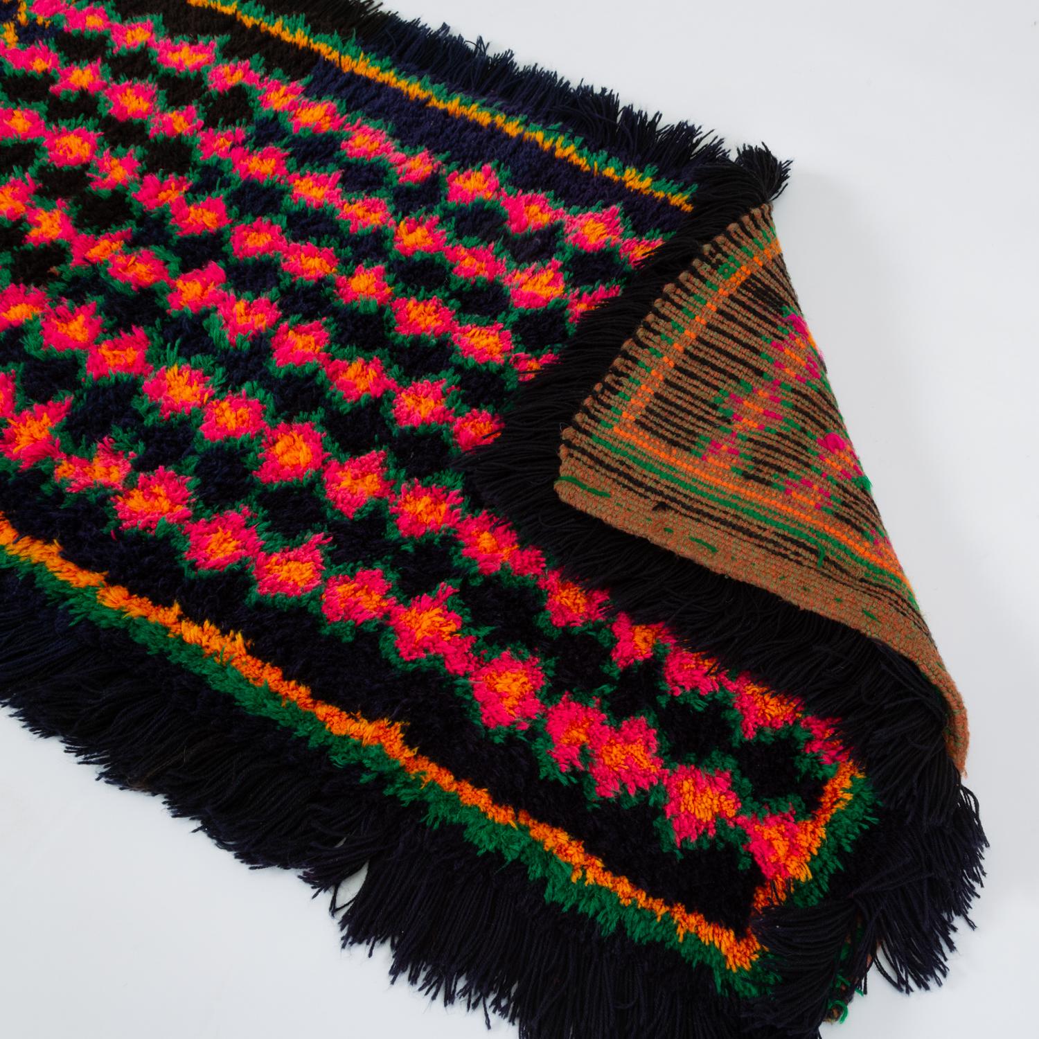 Hand-Woven Hand-Tufted Peruvian Shag Rug